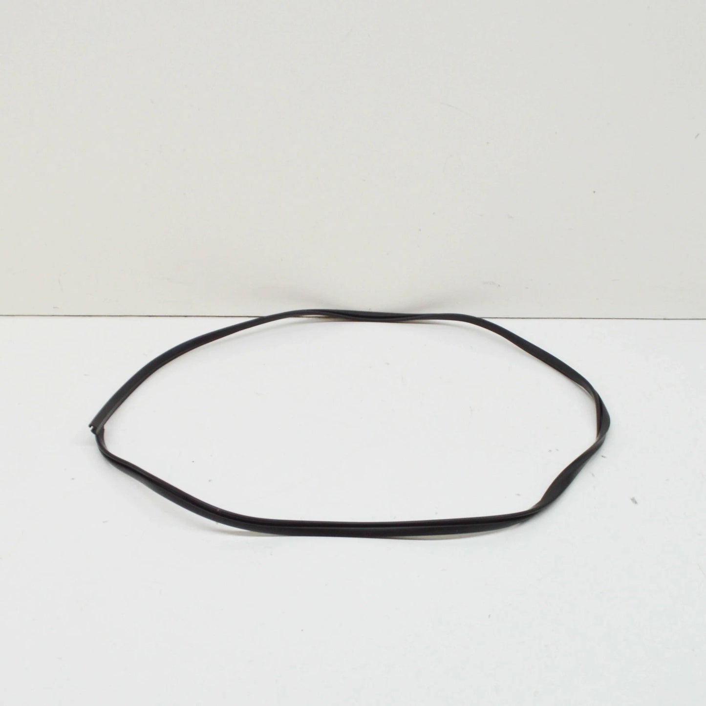 NEW BMW 6 E24 REAR SIDE WINDOW RUBBER SEAL 51211870067 1870067 ORIGINAL