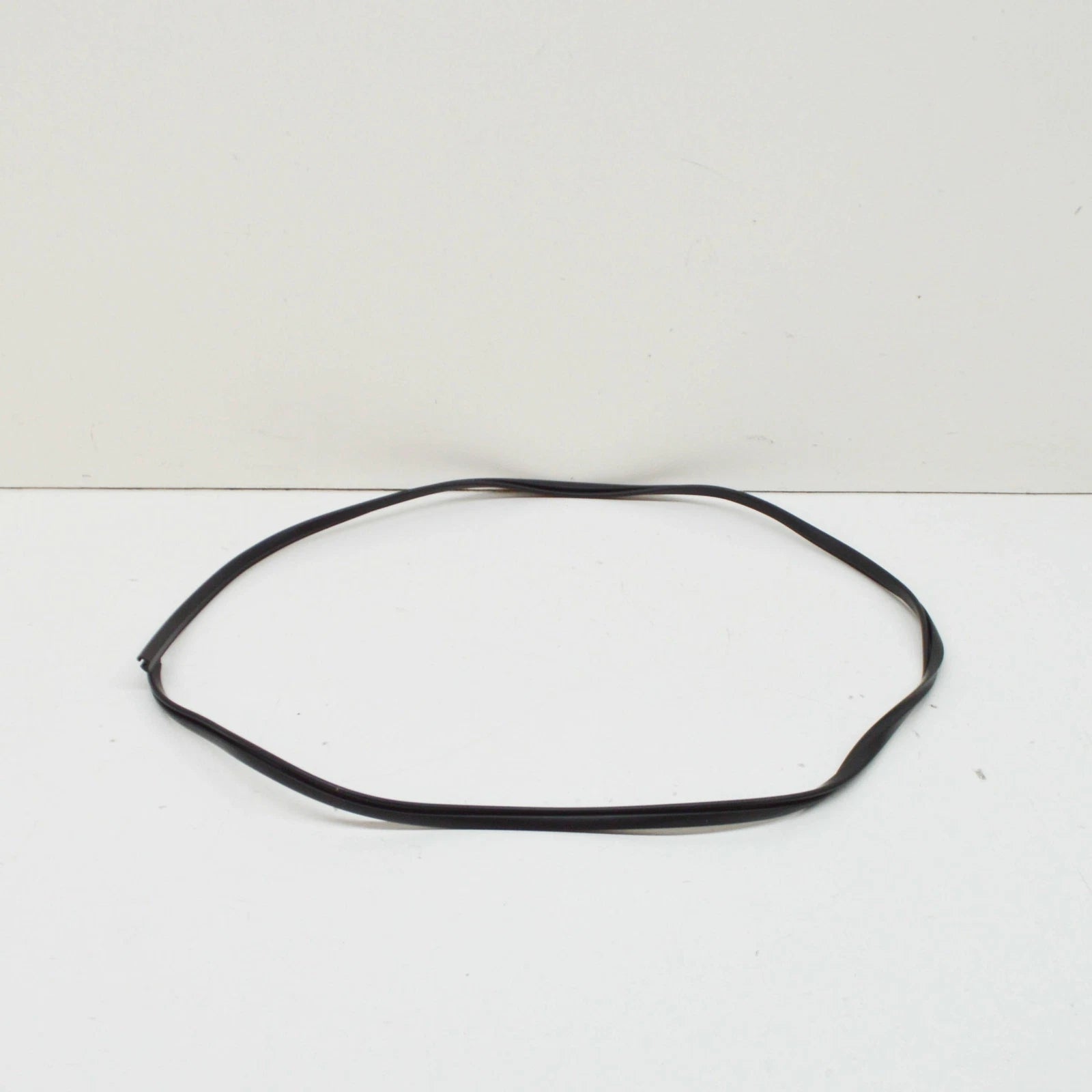 NEW BMW 6 E24 REAR SIDE WINDOW RUBBER SEAL 51211870067 1870067 ORIGINAL