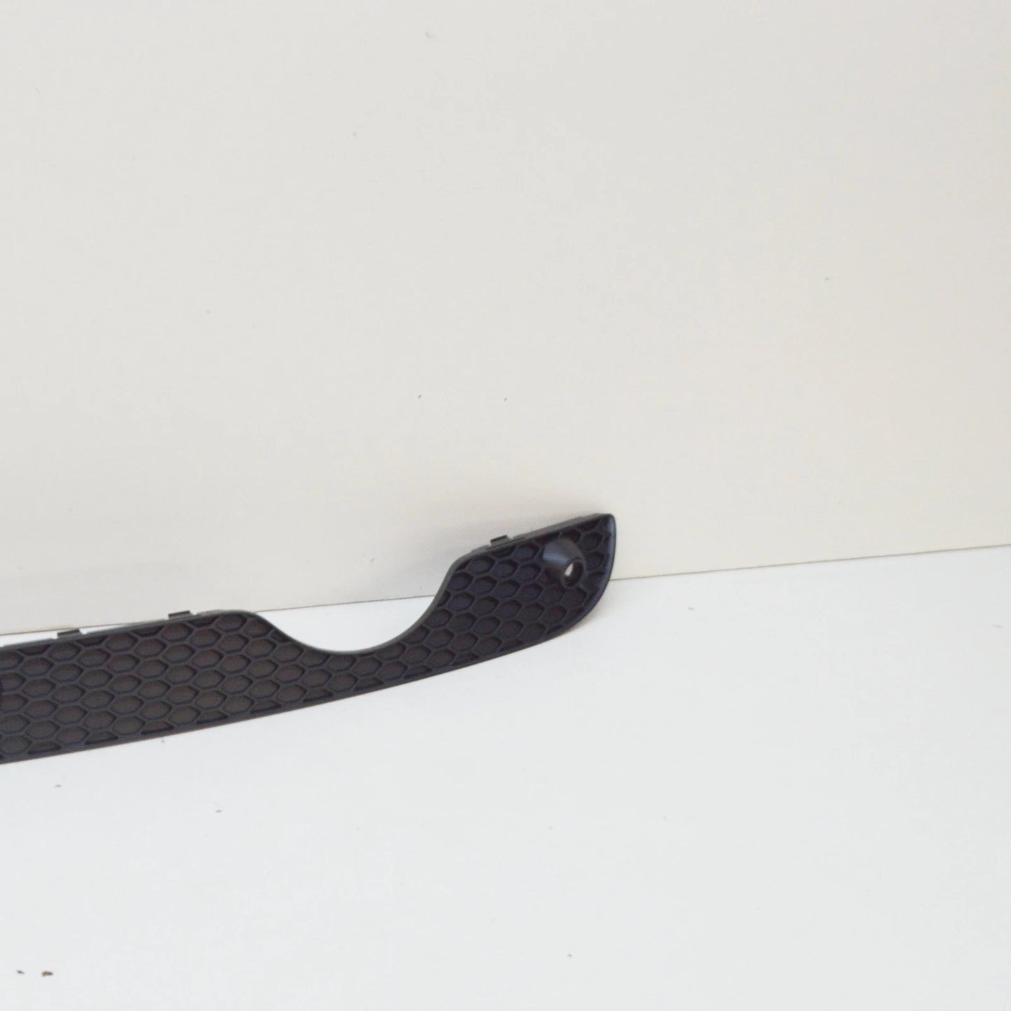 NEW AUDI Q5 8R REAR BUMPER CENTER LOWER GRILLE 8R0807823G 2014