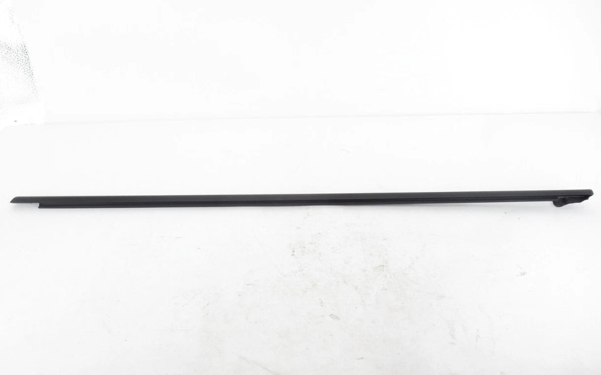 NEW VW JETTA A6 FRONT LEFT DOOR WINDOW APERTURE SEAL OUTER 5C6837477B5AP