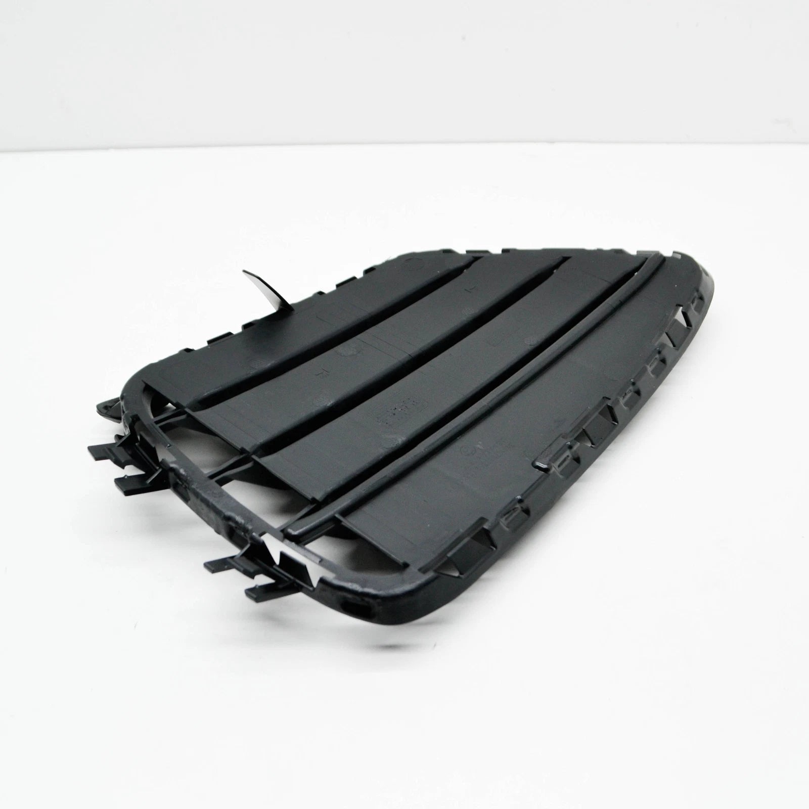 NEW BMW X4 F26 FRONT BUMPER RIGHT CLOSED GRILLE 51117338512 7338512 ORIGINAL