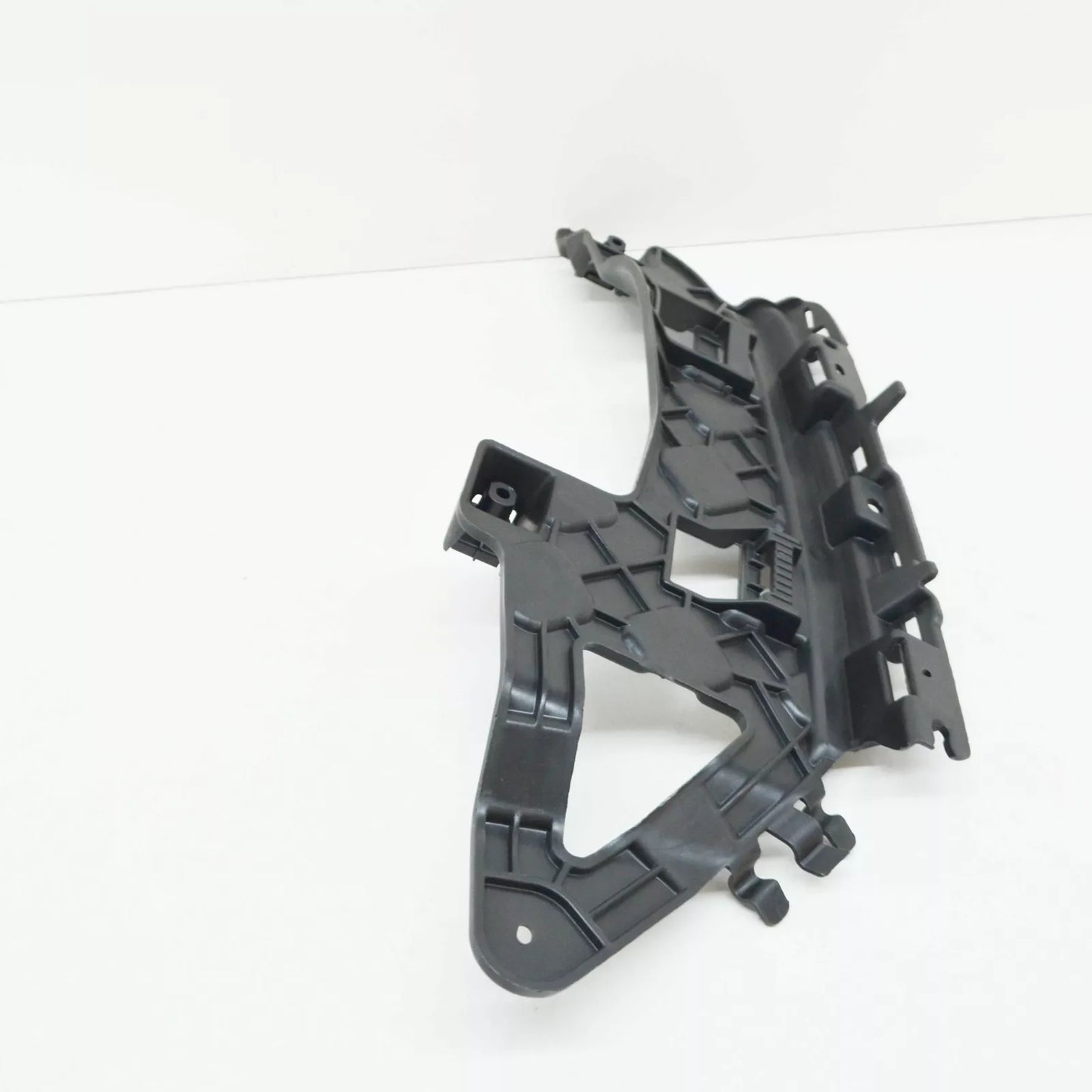 NEW MERCEDES-BENZ E W212 AMG RIGHT TAIL PIPE TRIM BRACKET A2128856814 ORIGINAL