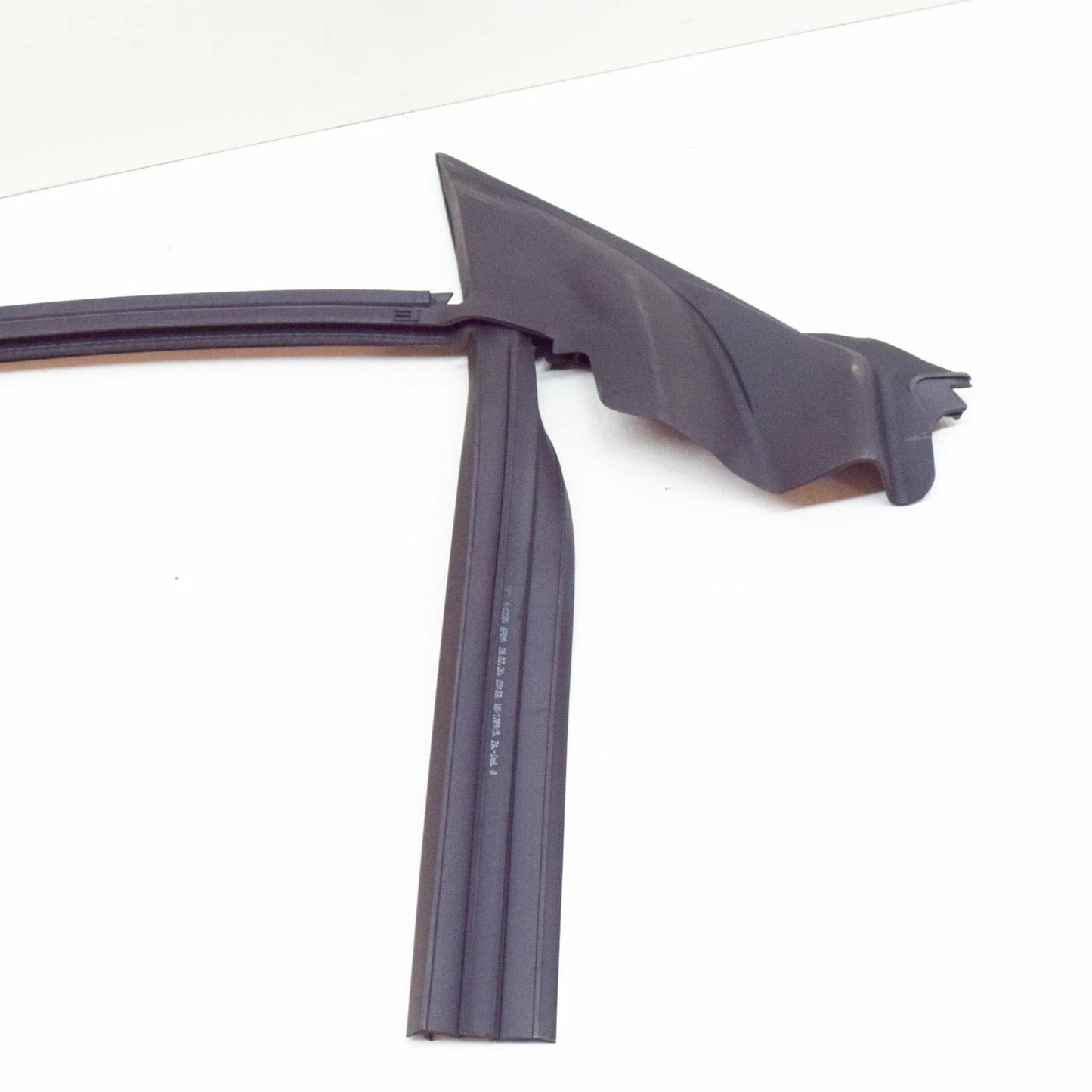 NEW MERCEDES-BENZ E A238 FRONT LEFT DOOR SEALING RUBBER A2387204901 2019