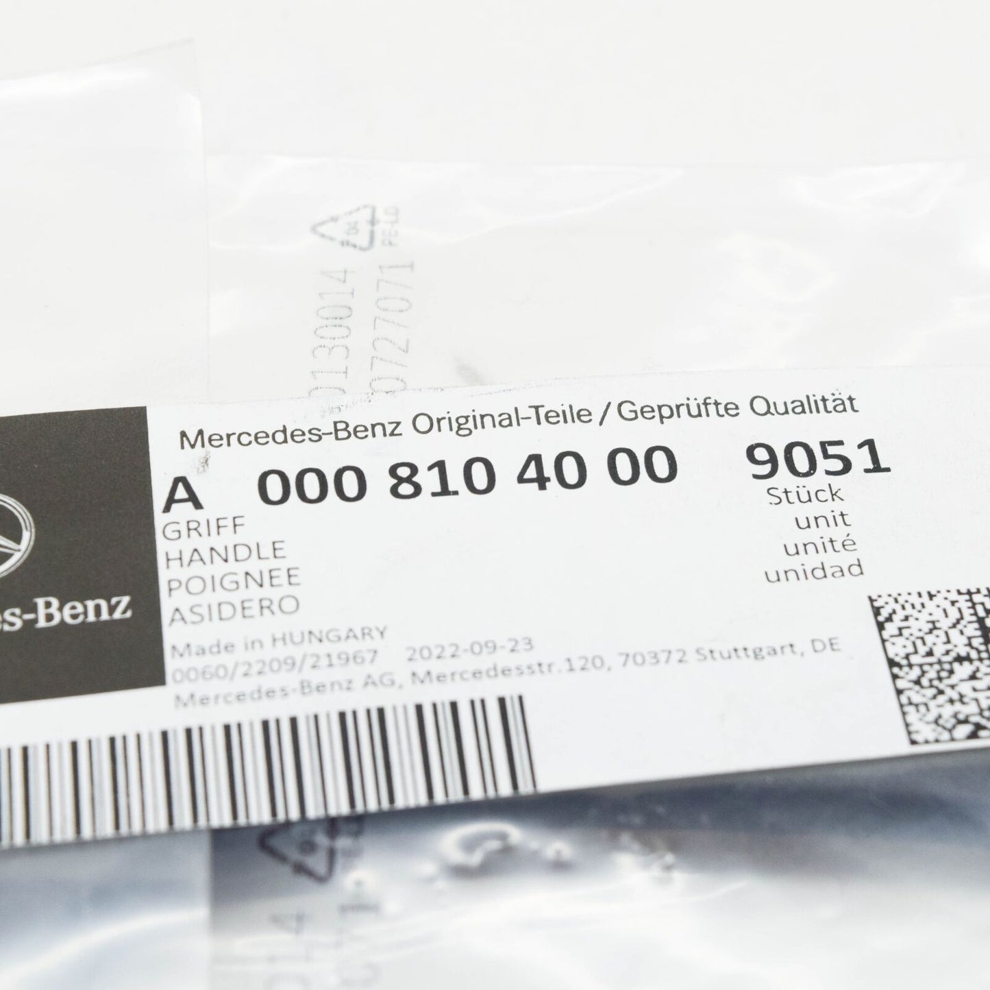 NEW MB CLA SHOOTING BRAKE X117 LUUGGAGE SHELF HANDLE A00081040009051 ORIGINAL