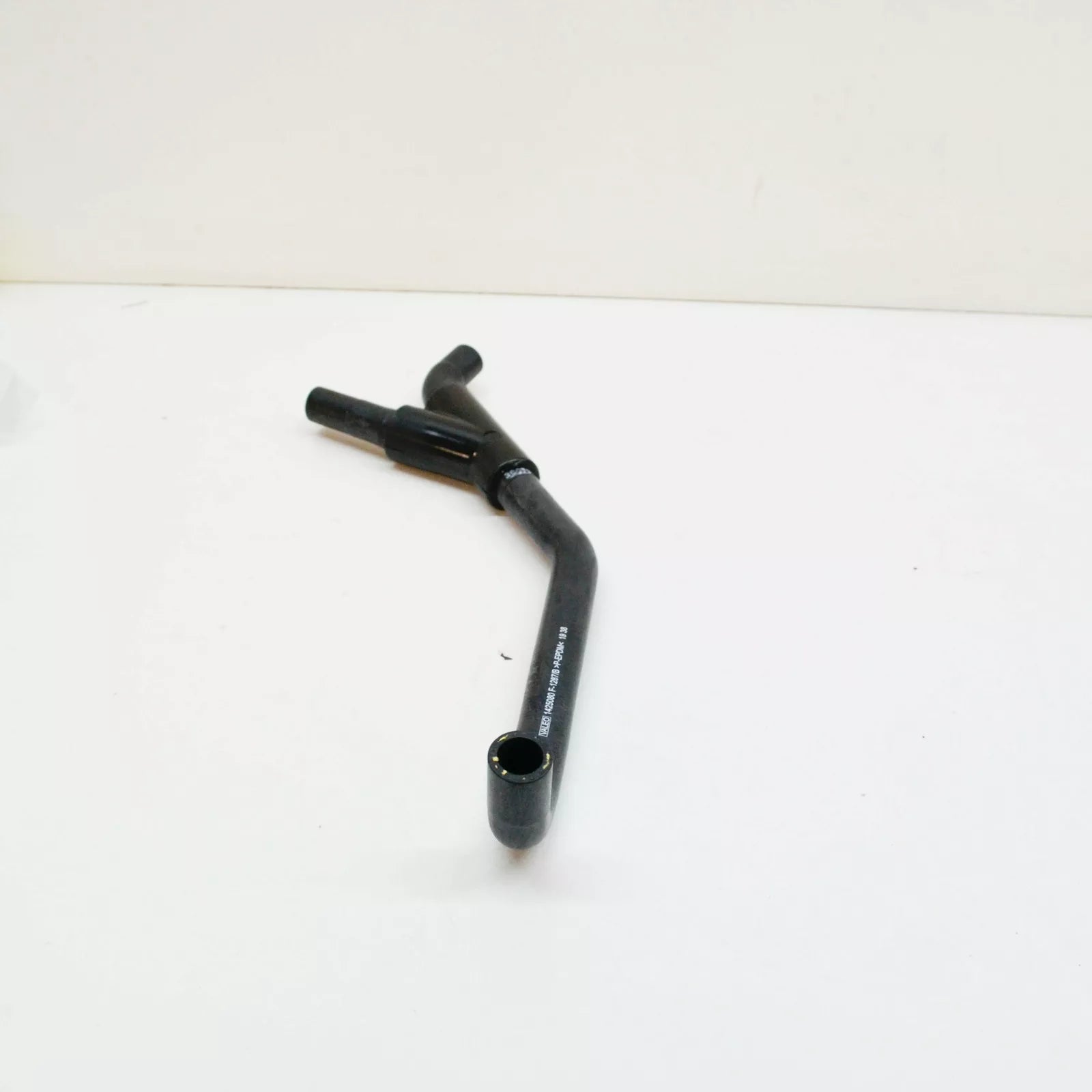 NEW MB ML W163 EXPANSION TANK TO RECIRCULATING PUMP HOSE LHD A1635013582