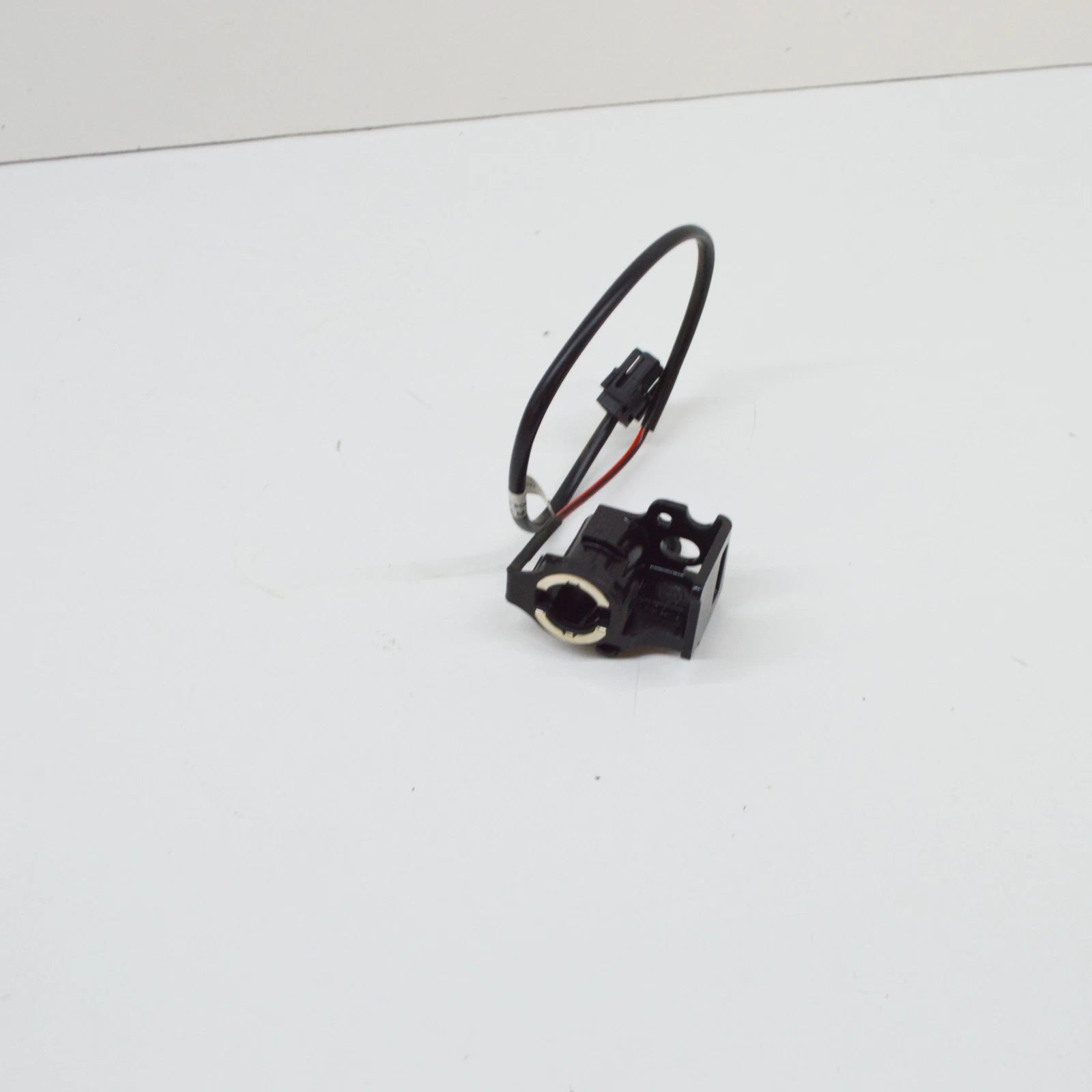 NEW BMW Z4 ROADSTER E85 RIGHT HARDTOP SUPPORT 54217043964 7043964 ORIGINAL