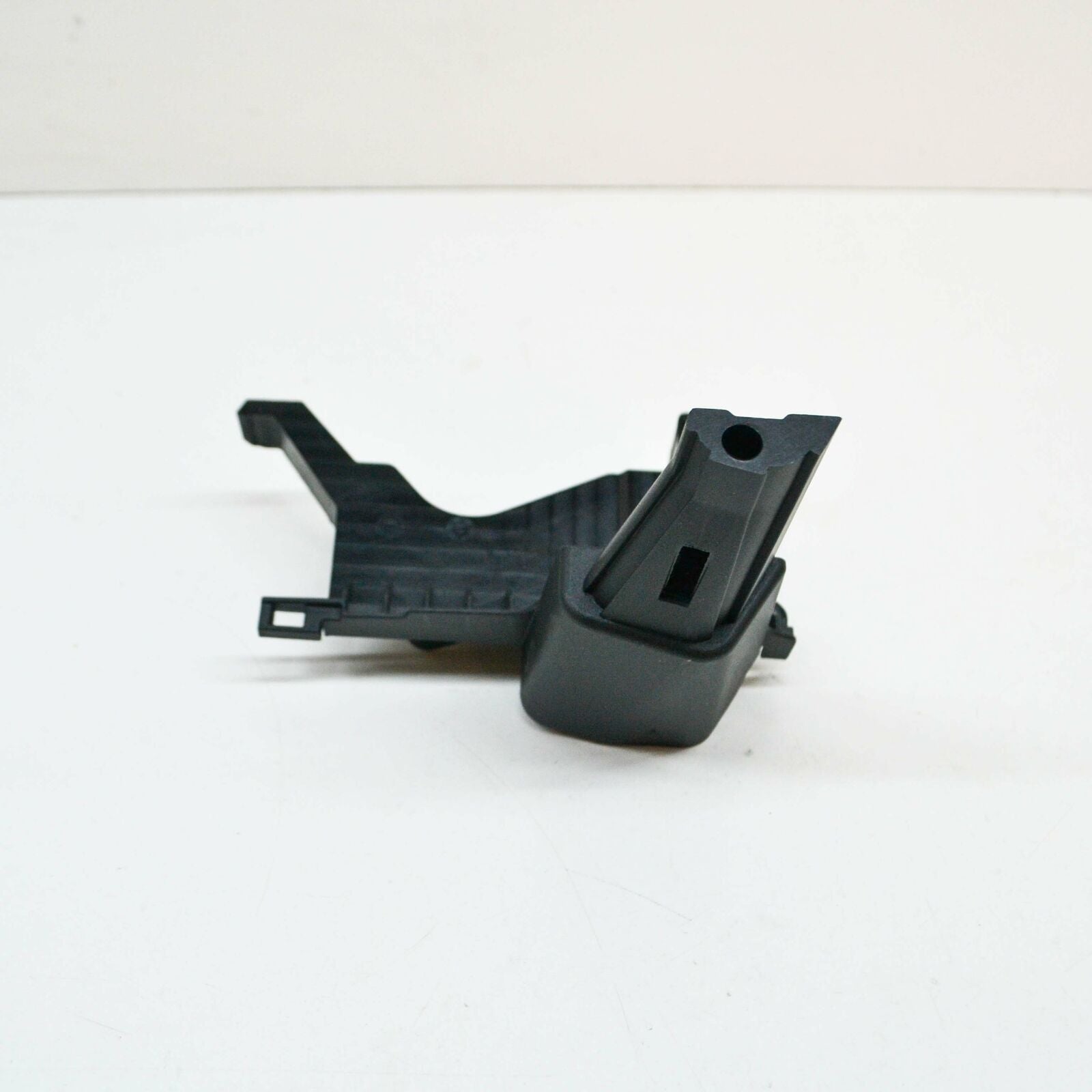 NEW MERCEDES-BENZ SLC R172 RIGHT RADIATOR AIR DUCT CONNECTOR A2315400881