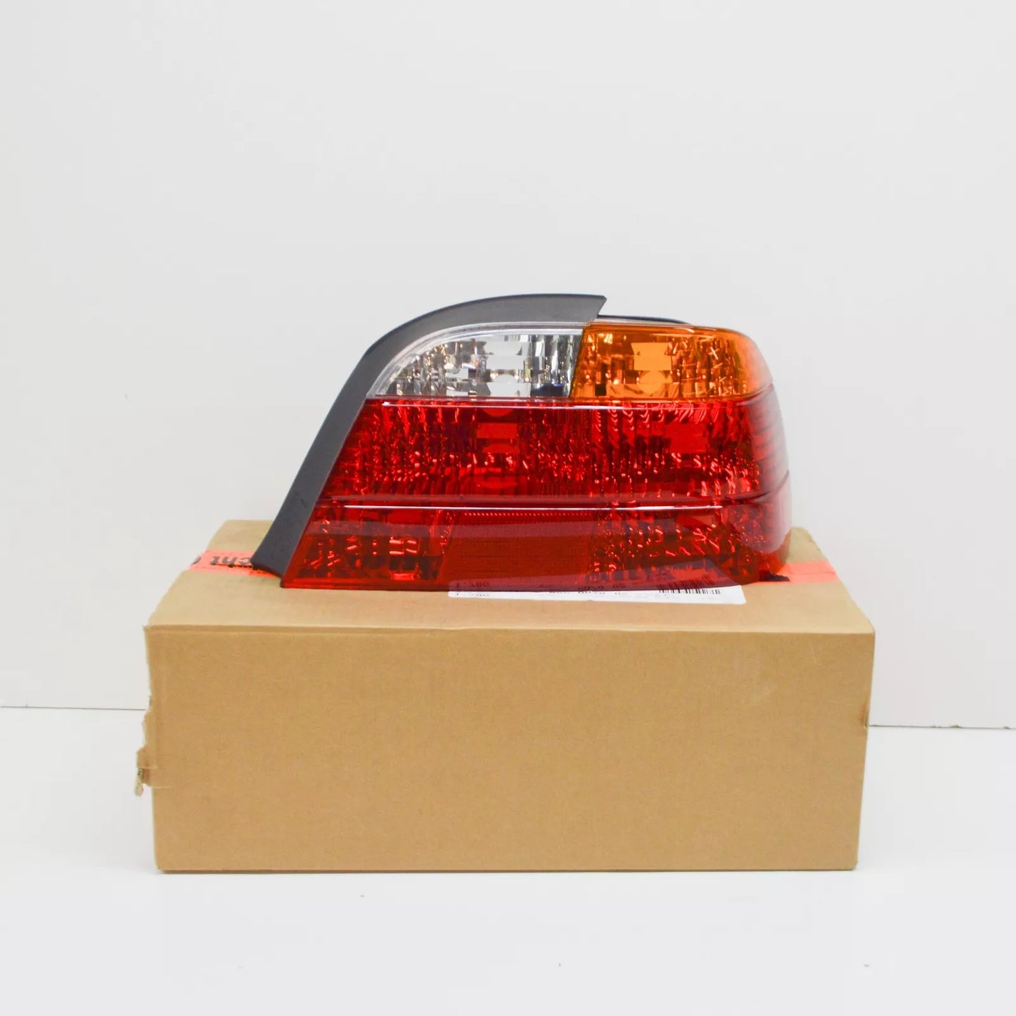 NEW BMW E38 SEDAN TAIL LIGHT RIGHT 8381250 63218381250 ORIGINAL