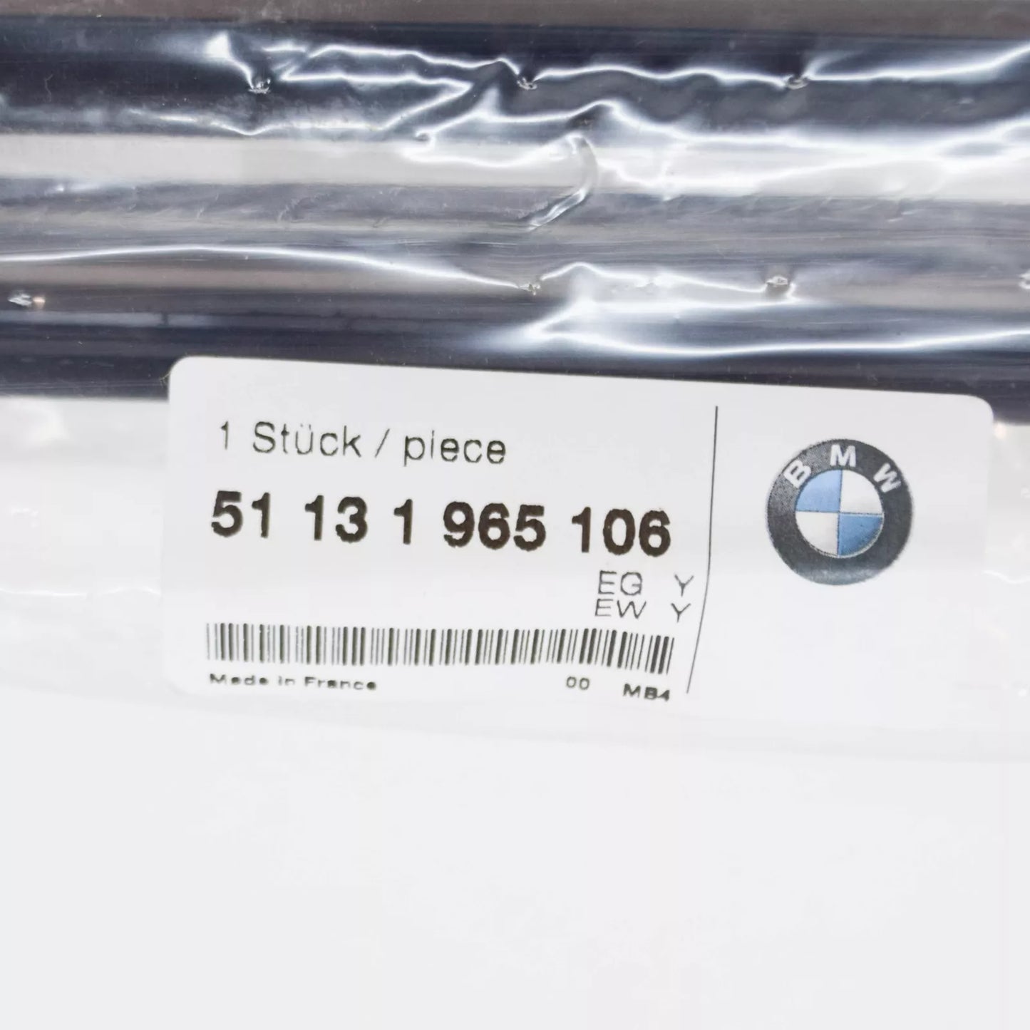 NEW BMW 3 E30 RIGHT REAR FENDER MOLDING 51131965106 ORIGINAL