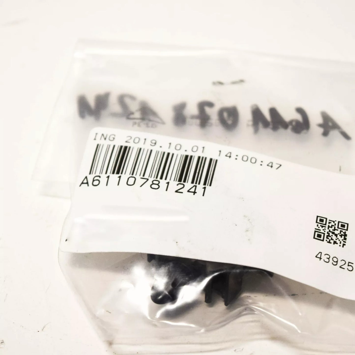 NEW MB C-CLASS W203 FUEL PIPE RETAINING CLIP A6110781241 ORIGINAL