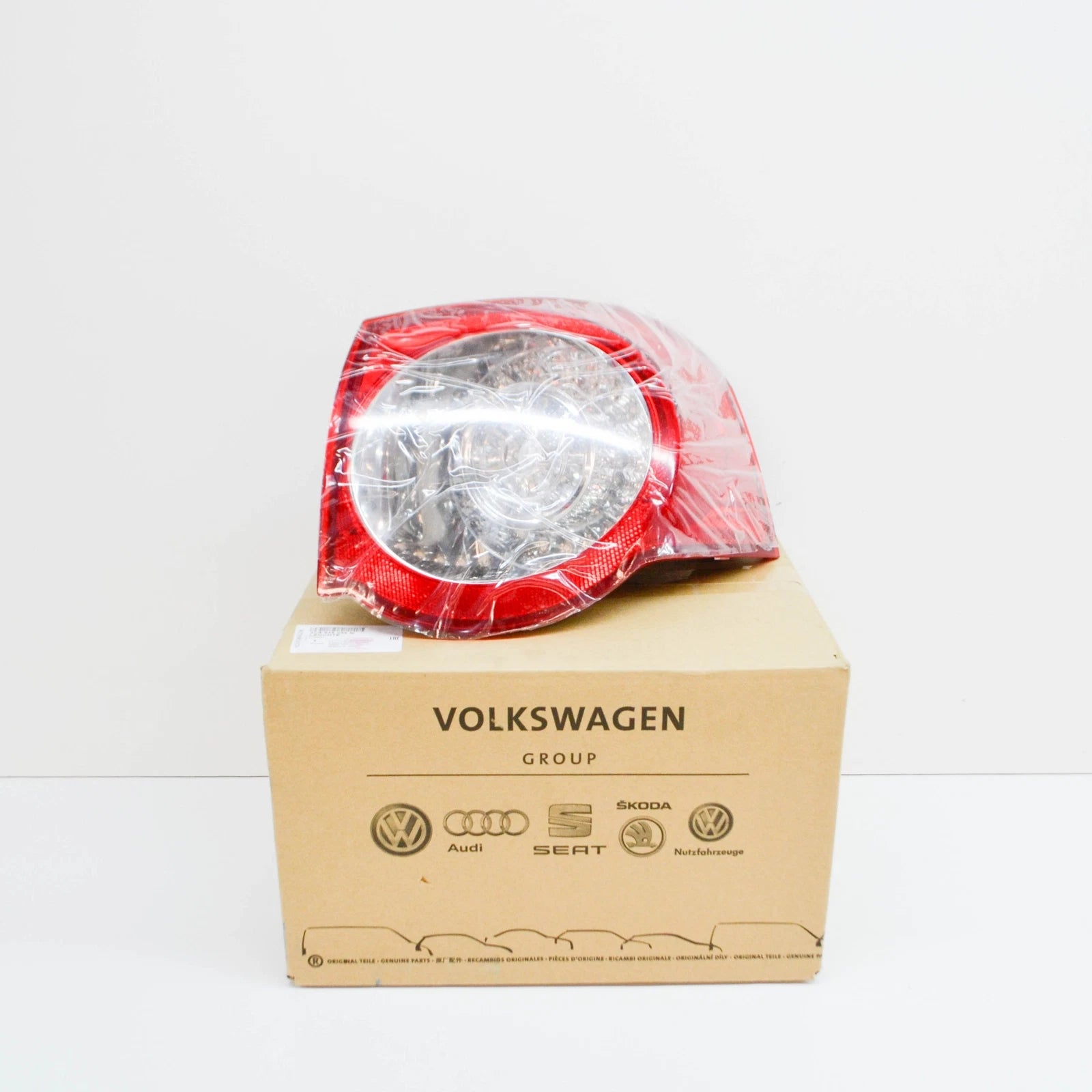 NEW VW PASSAT B6 3C2 REAR RIGHT OUTER TAILLIGHT 3C9945096N