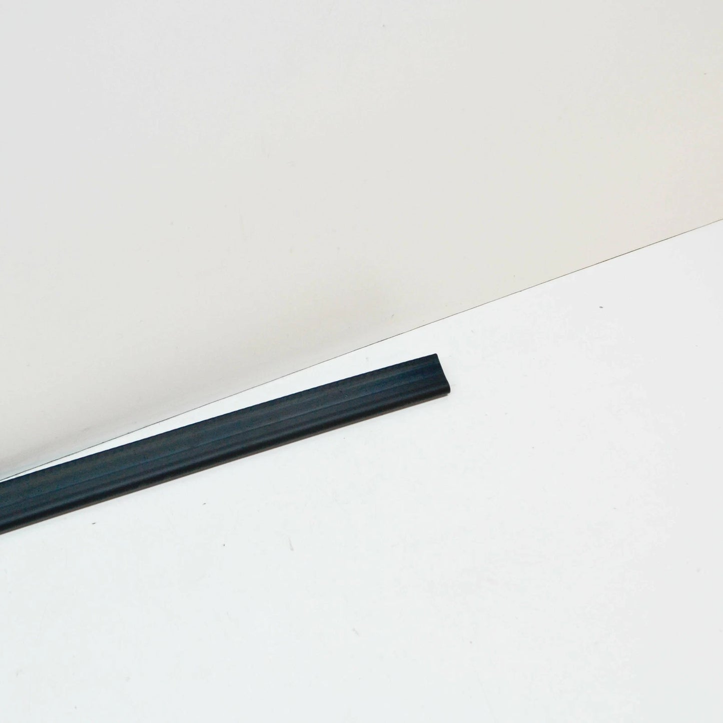 NEW AUDI Q7 4L HOOD REAR WATER BOX SEAL 4L0823723