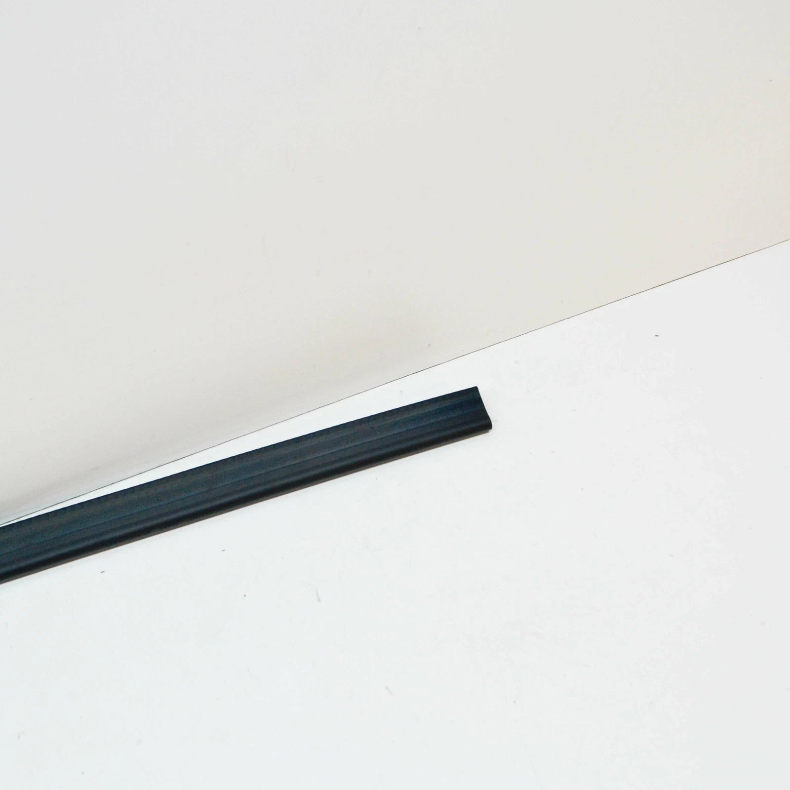 NEW AUDI Q7 4L HOOD REAR WATER BOX SEAL 4L0823723