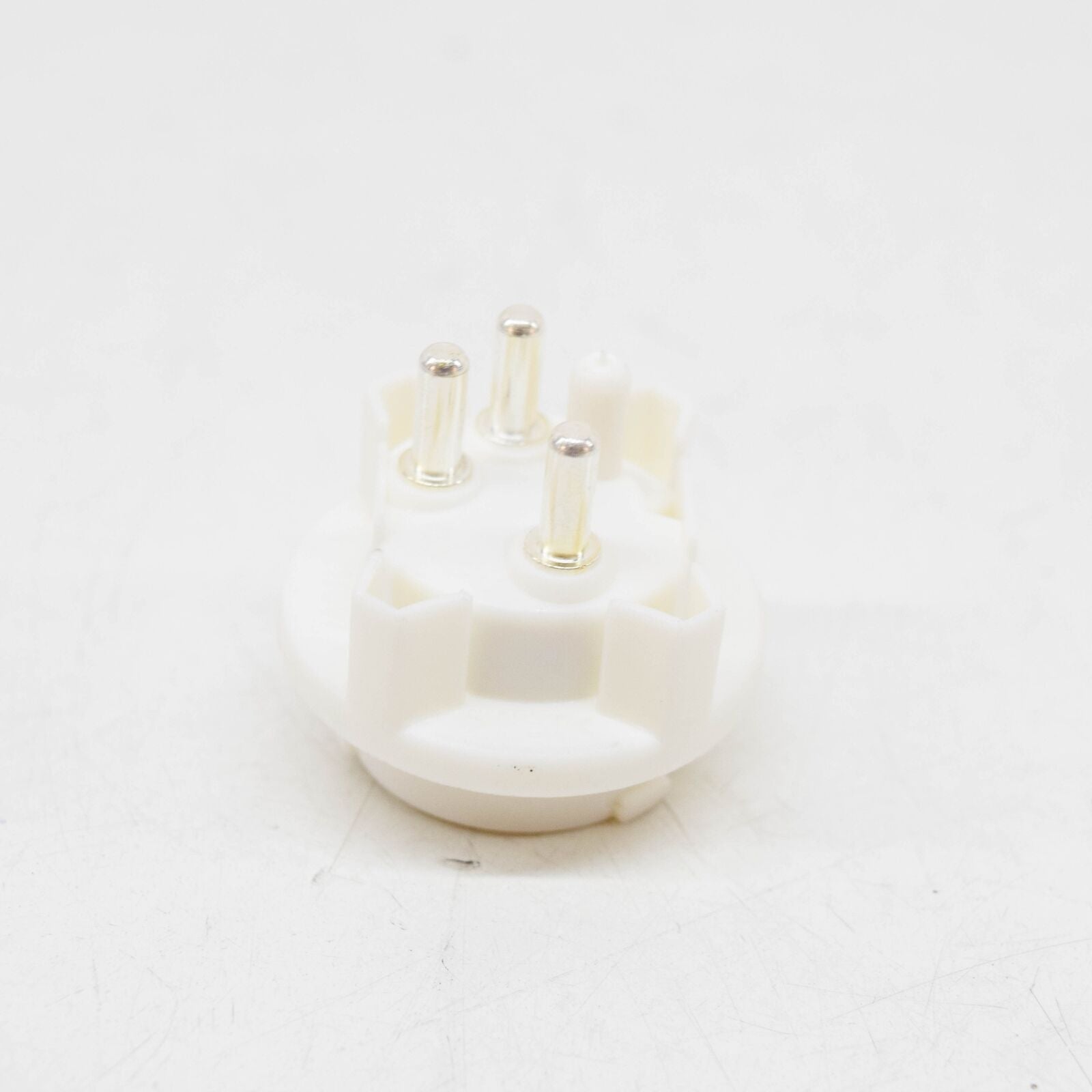 NEW MERCEDES BENZ SL R129 WHITE BLINKER LAMP BULB SOCKET A0008269582 ORIGINAL