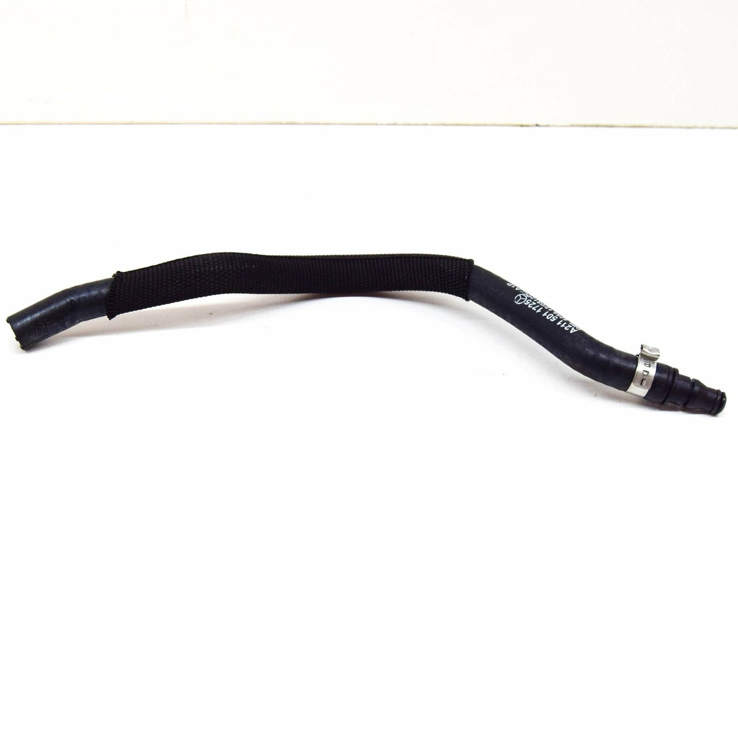 NEW MERCEDES BENZ E W211 BREATHER LINE PIPE HOSE A2115011725 ORIGINAL