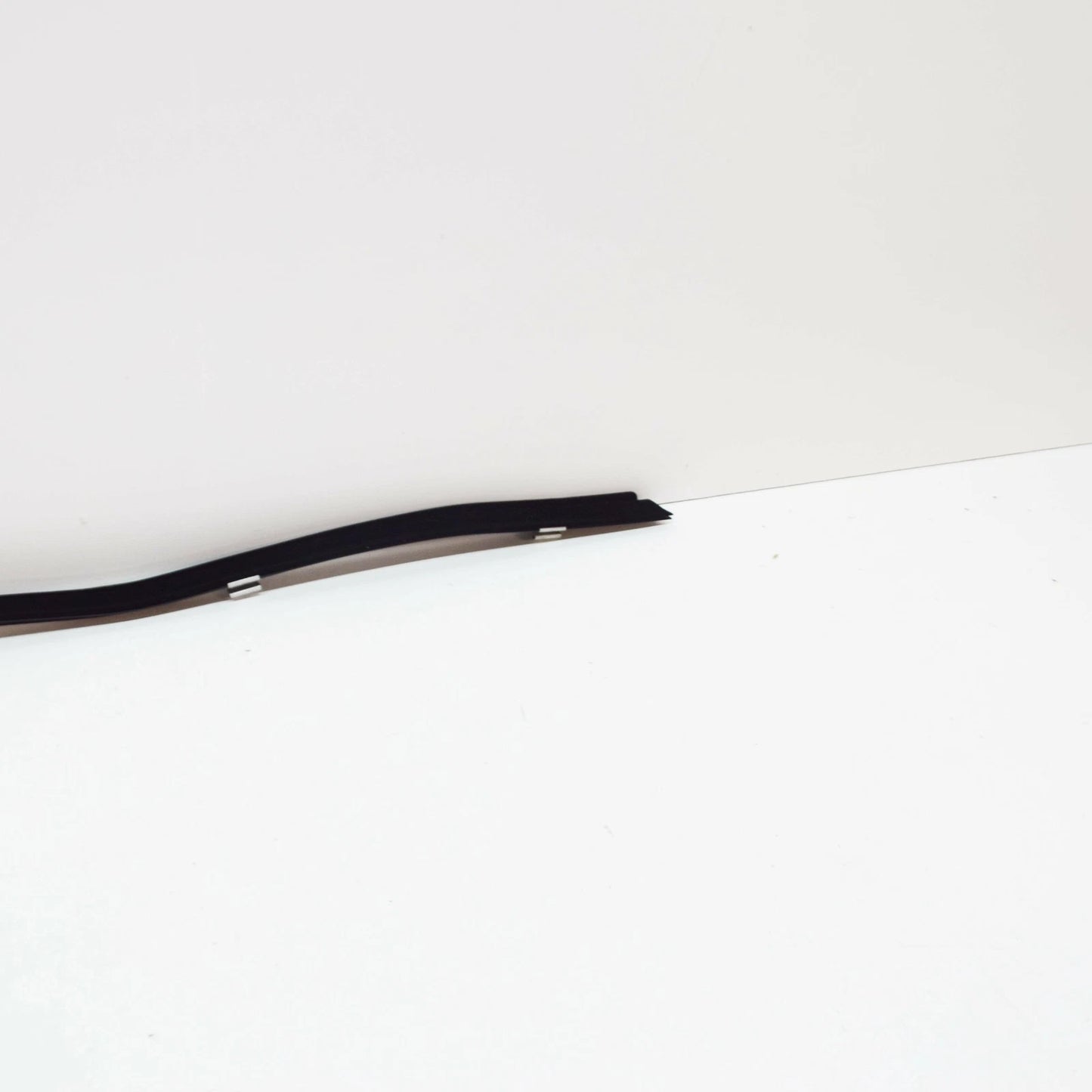 NEW MB CL C215 REAR RIGHT SIDE WINDOW OUTSIDE SEALING RAIL A2156700438