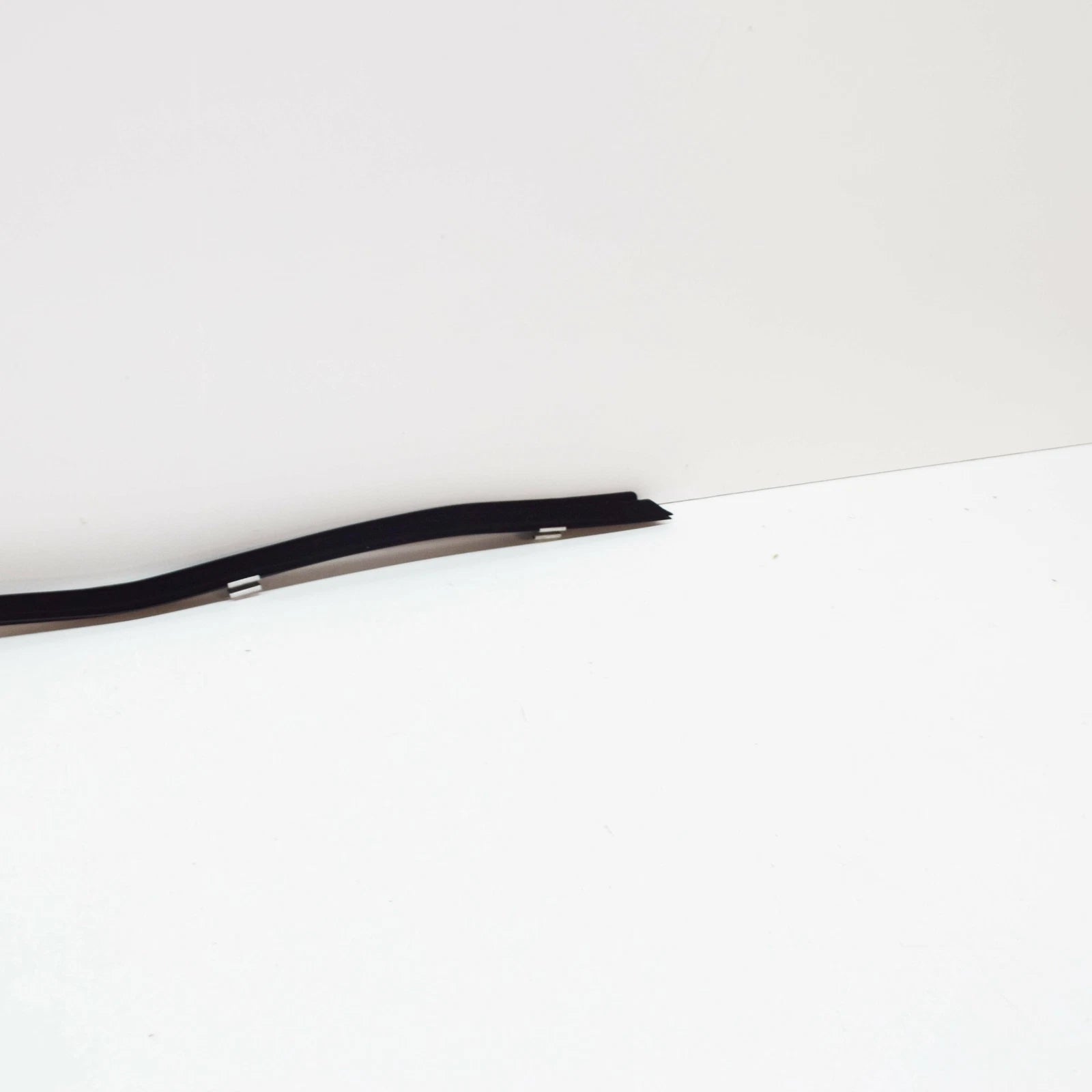 NEW MB CL C215 REAR RIGHT SIDE WINDOW OUTSIDE SEALING RAIL A2156700438