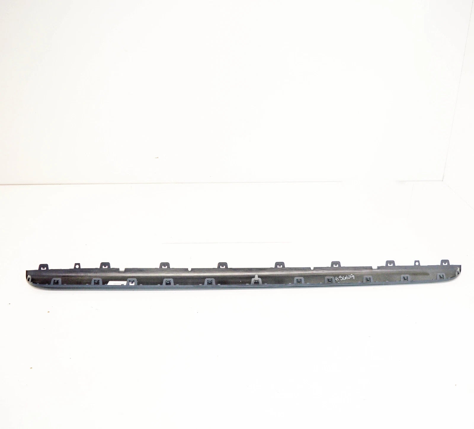 NEW BMW X5 F15 RIGHT SIDE PRIMED SILL TRIM STRIP 51777378588 ORIGINAL