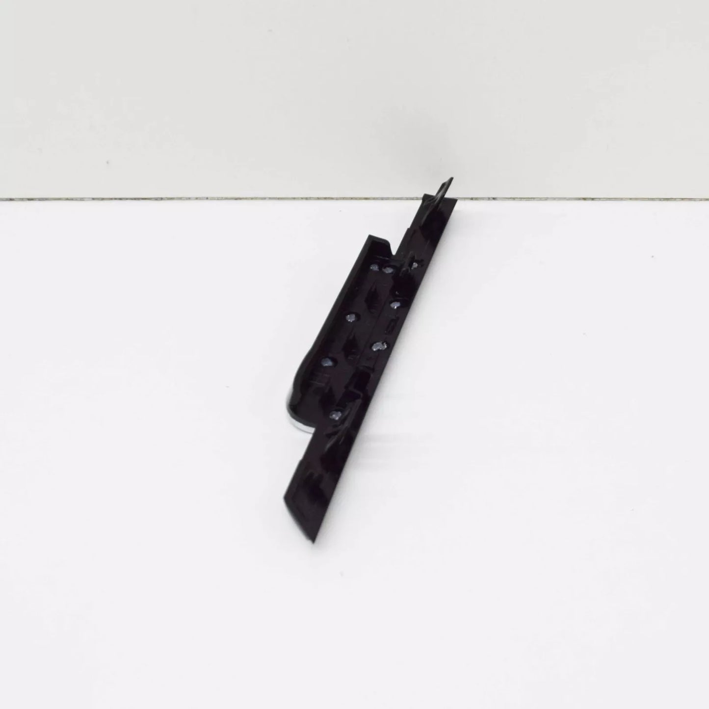 NEW VW GOLF MK8 RADIATOR GRILLE 'GTI' INSCRIPTION 5H0853679MKRR ORIGINAL