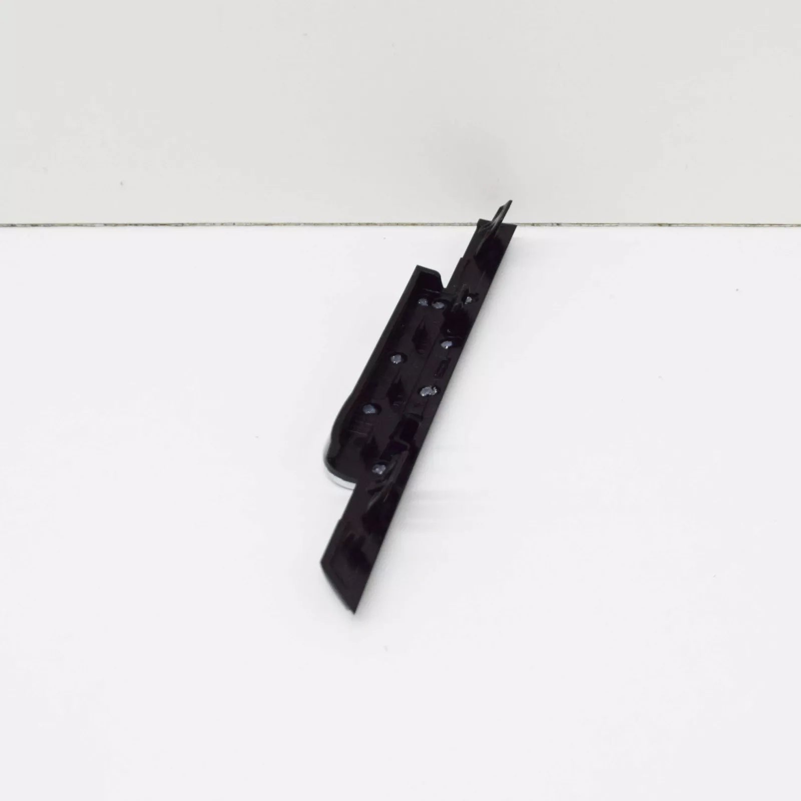 NEW VW GOLF MK8 RADIATOR GRILLE 'GTI' INSCRIPTION 5H0853679MKRR ORIGINAL