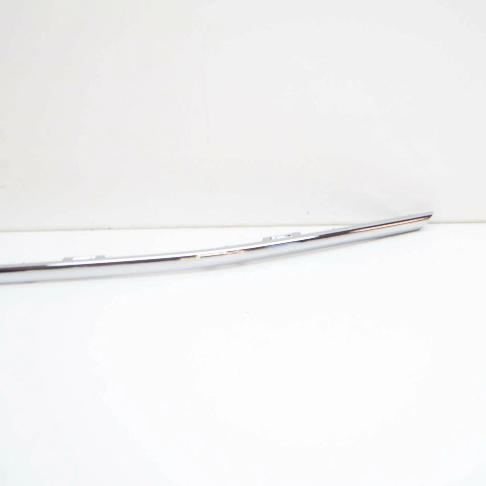 NEW VW TIGUAN AD/BW 2 FRONT BUMPER CENTER MOLDING TRIM 5NA8531012ZZ ORIGINAL