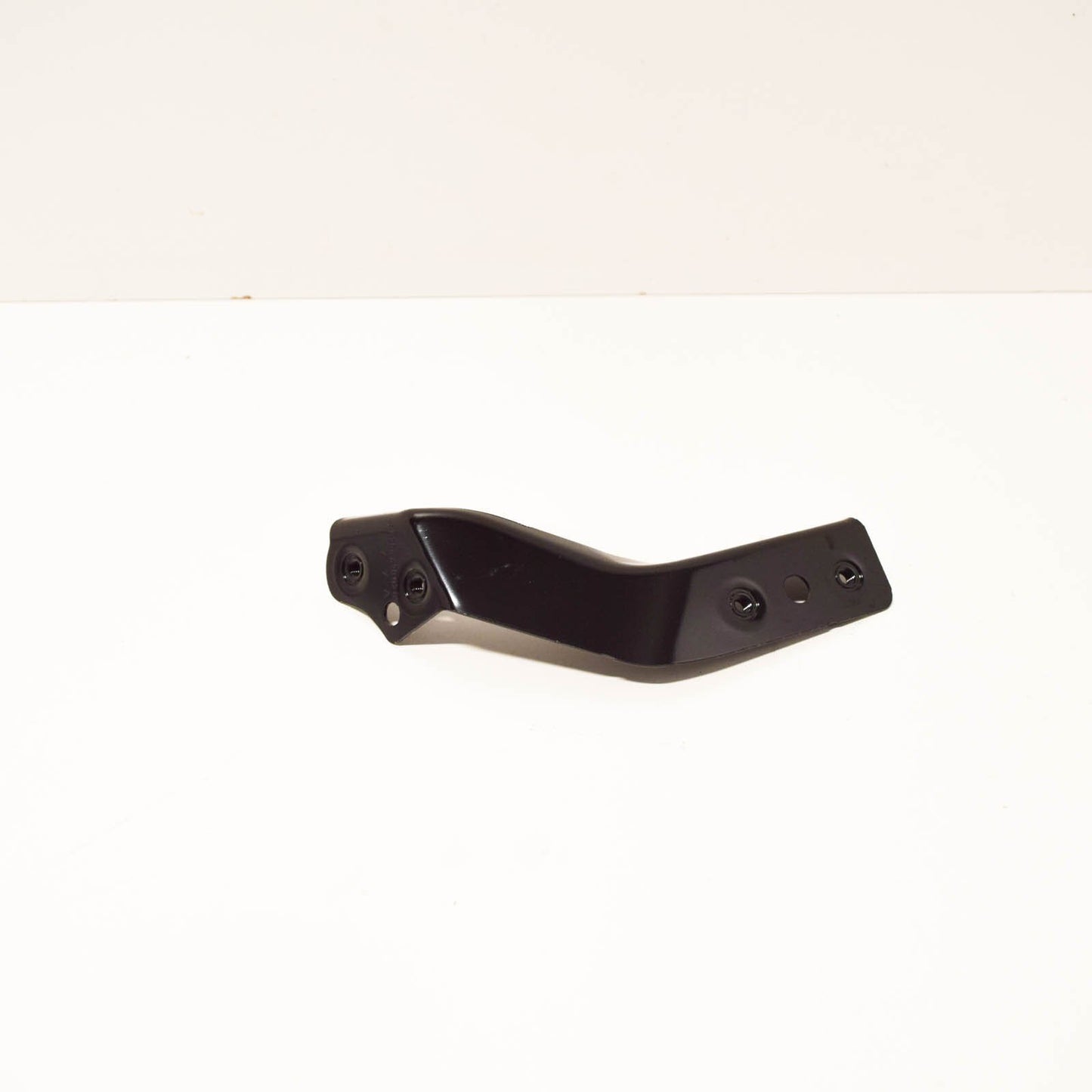 NEW MERCEDES BENZ C W204 FRONT BUMPER RIGHT SIDE BRACKET A2046200285 ORIGINAL