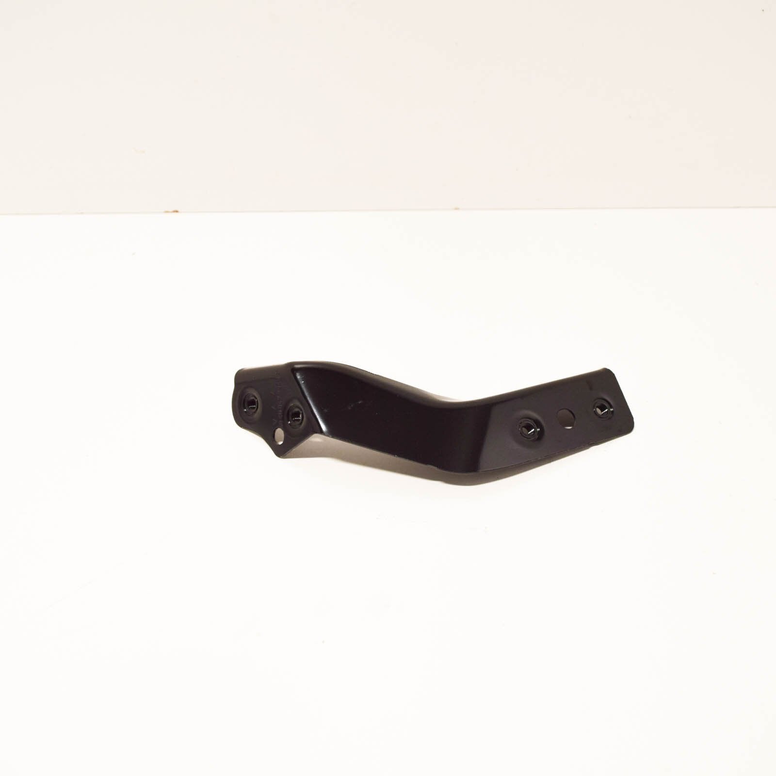 NEW MERCEDES BENZ C W204 FRONT BUMPER RIGHT SIDE BRACKET A2046200285 ORIGINAL