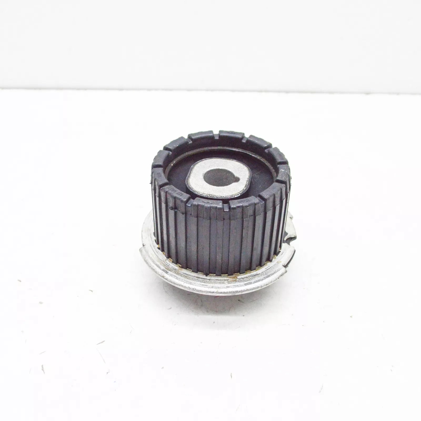 NEW MERCEDES-BENZ S W221 REAR AXLE BUSHING A2213511742