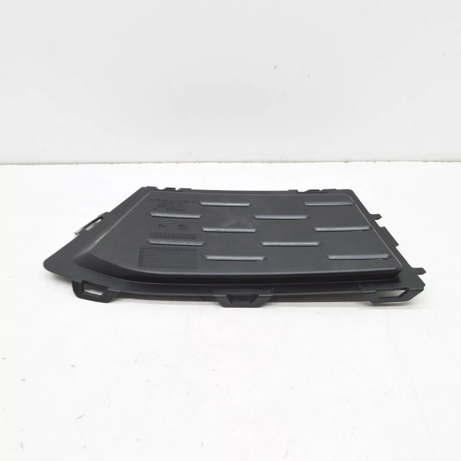 NEW BMW 5 G30 M FRONT BUMPER RIGHT GRILLE COVER 51118098666 ORIGINAL