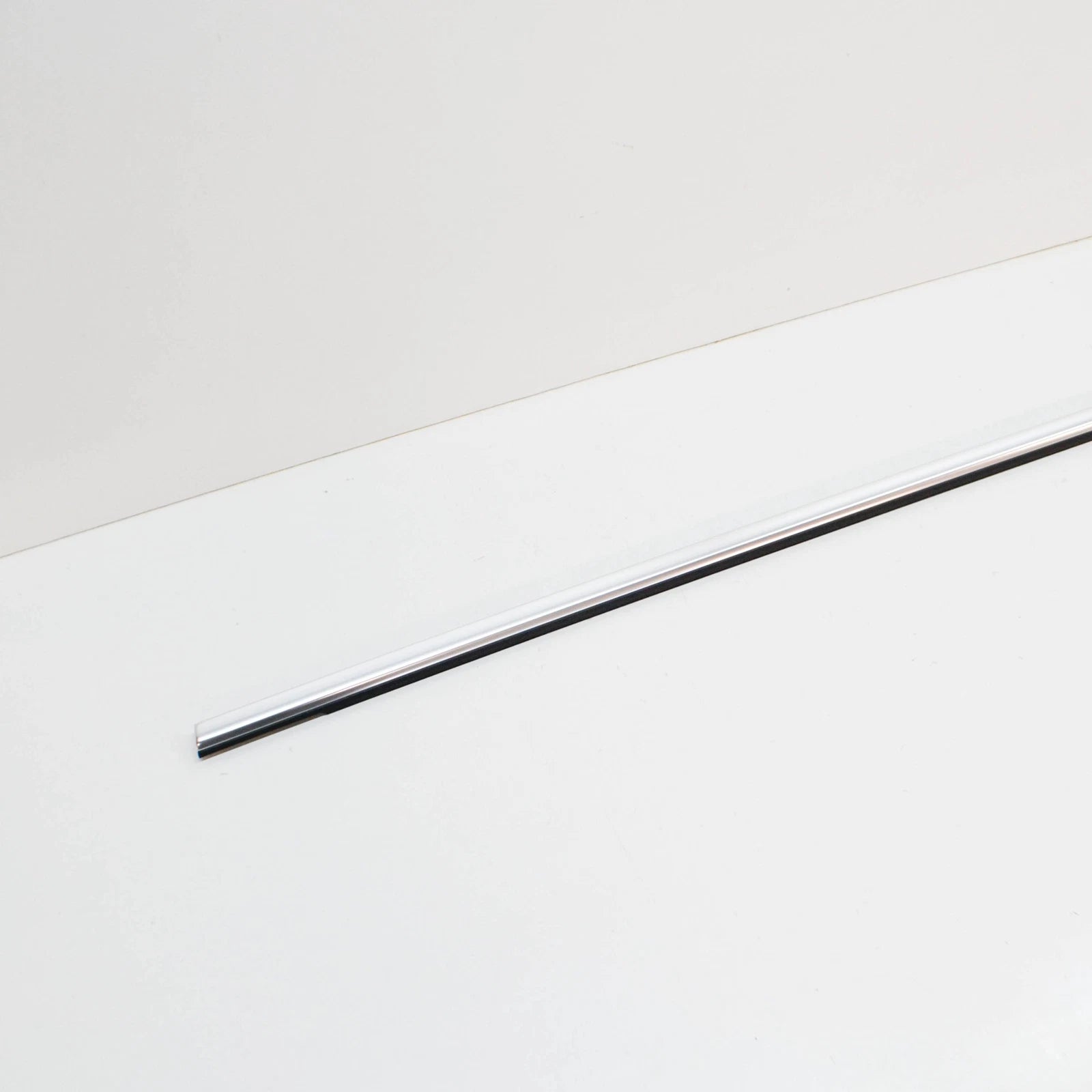 NEW AUDI Q5 FY FRONT LEFT DOOR WINDOW SLOT SEAL WITH TRIM 80A853283L3Q7 ORIGINAL