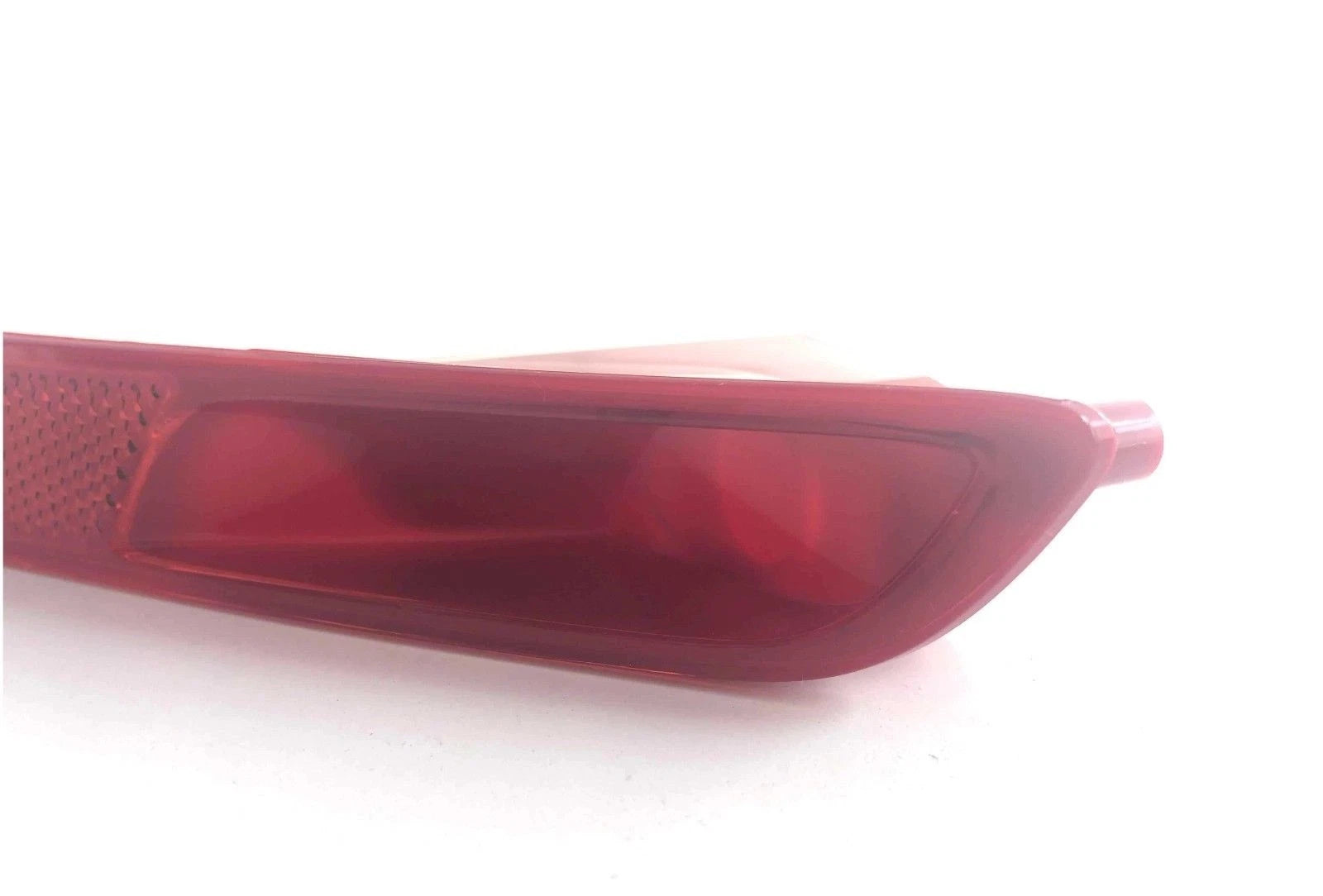 NEW VOLKSWAGEN BEETLE REAR BUMPER LOWER LEFT REFLECTOR 5C5945701C