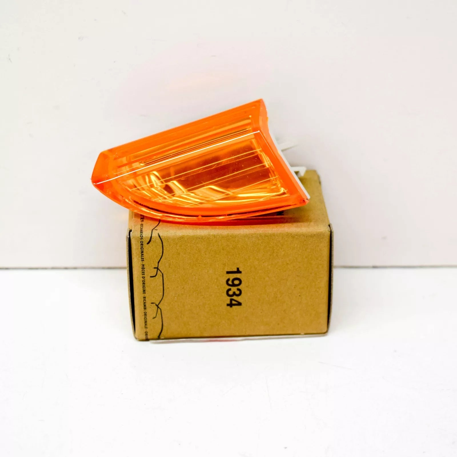 NEW VW PASSAT CC A6 FRONT RIGHT TURN INDICATOR REFLECTOR 3C8807718A