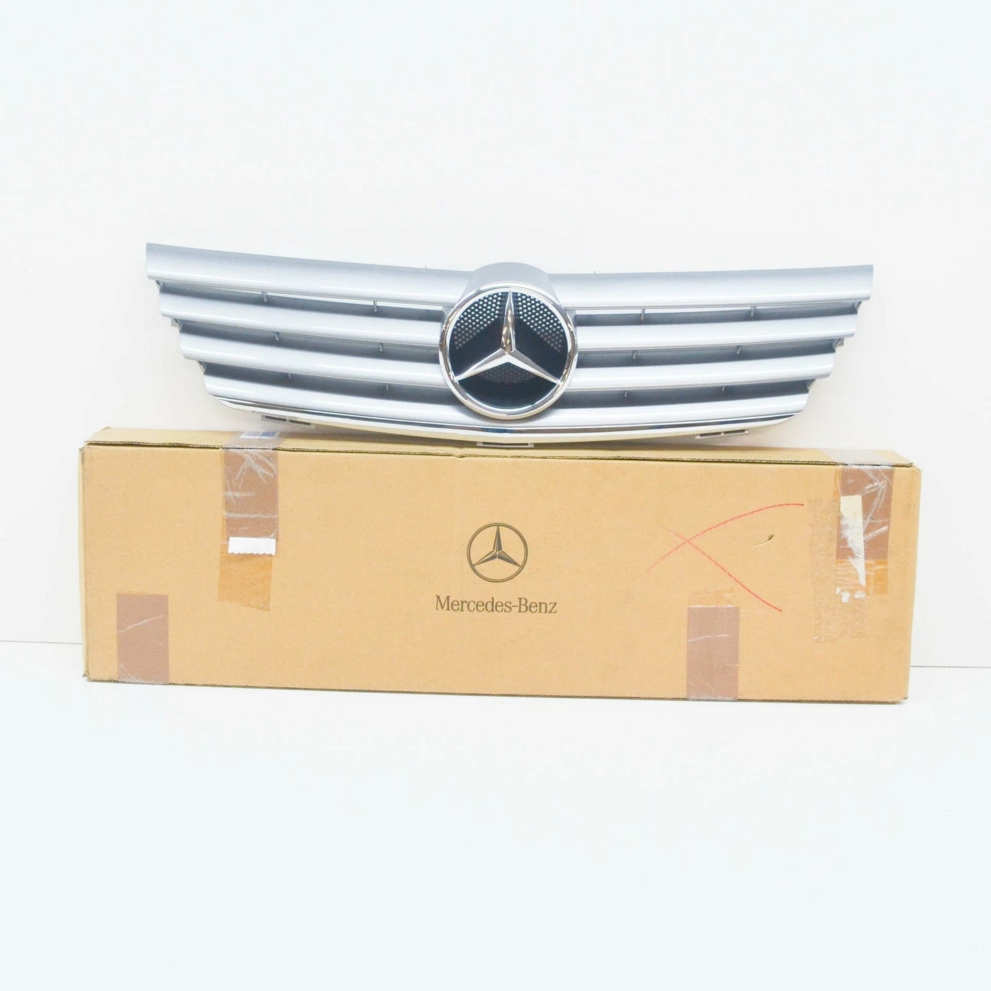 NEW MERCEDES-BENZ C COUPE CL203 BOTTOM RADIATOR GRILLE A20388010837246 ORIGINAL