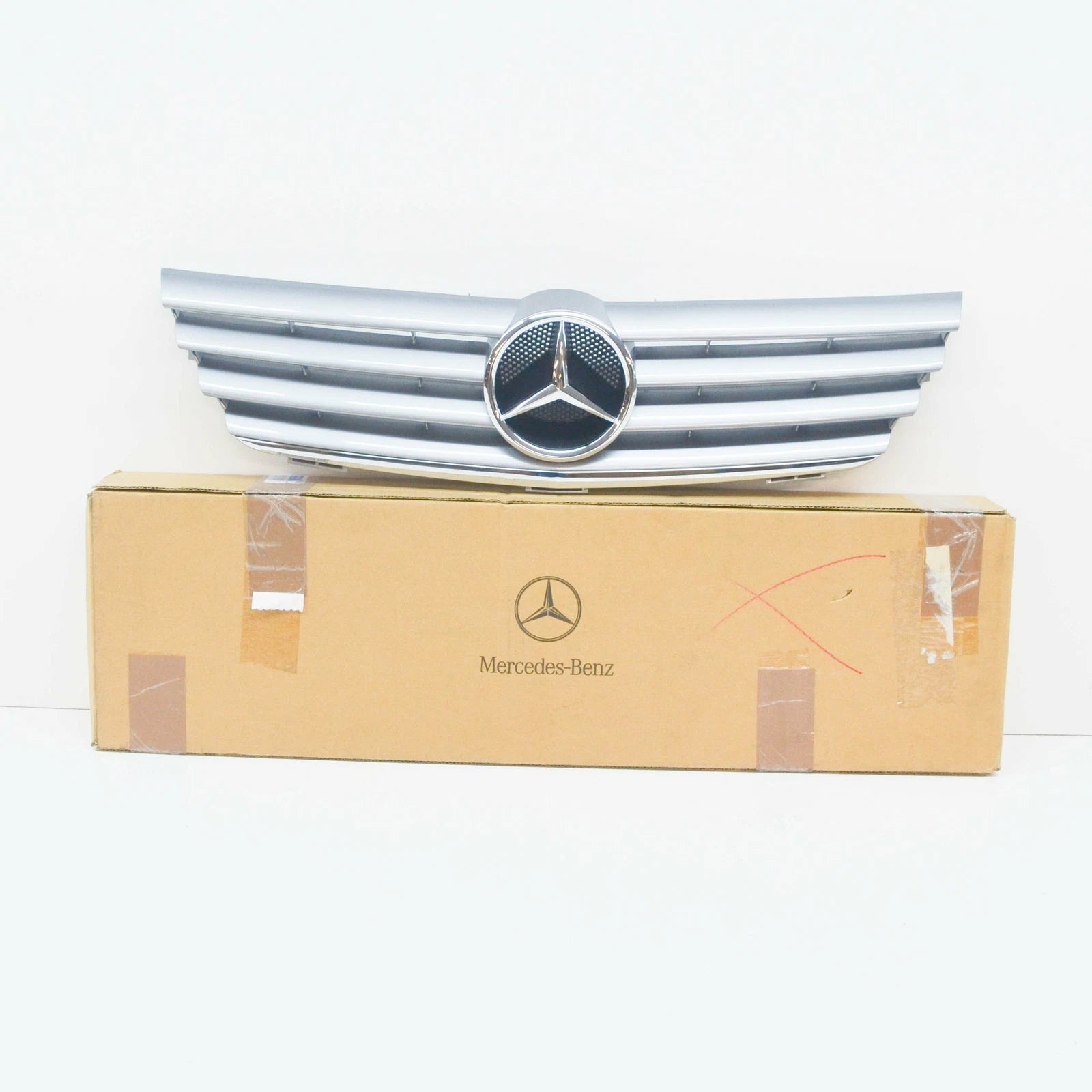 NEW MERCEDES-BENZ C COUPE CL203 BOTTOM RADIATOR GRILLE A20388010837246 ORIGINAL