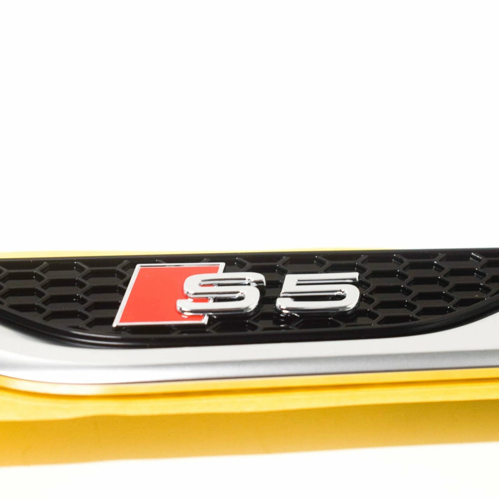 NEW AUDI S5 8W6 FRONT LEFT FENDER WING S-LINE TRIM LOGO 8W6853601CPUZ