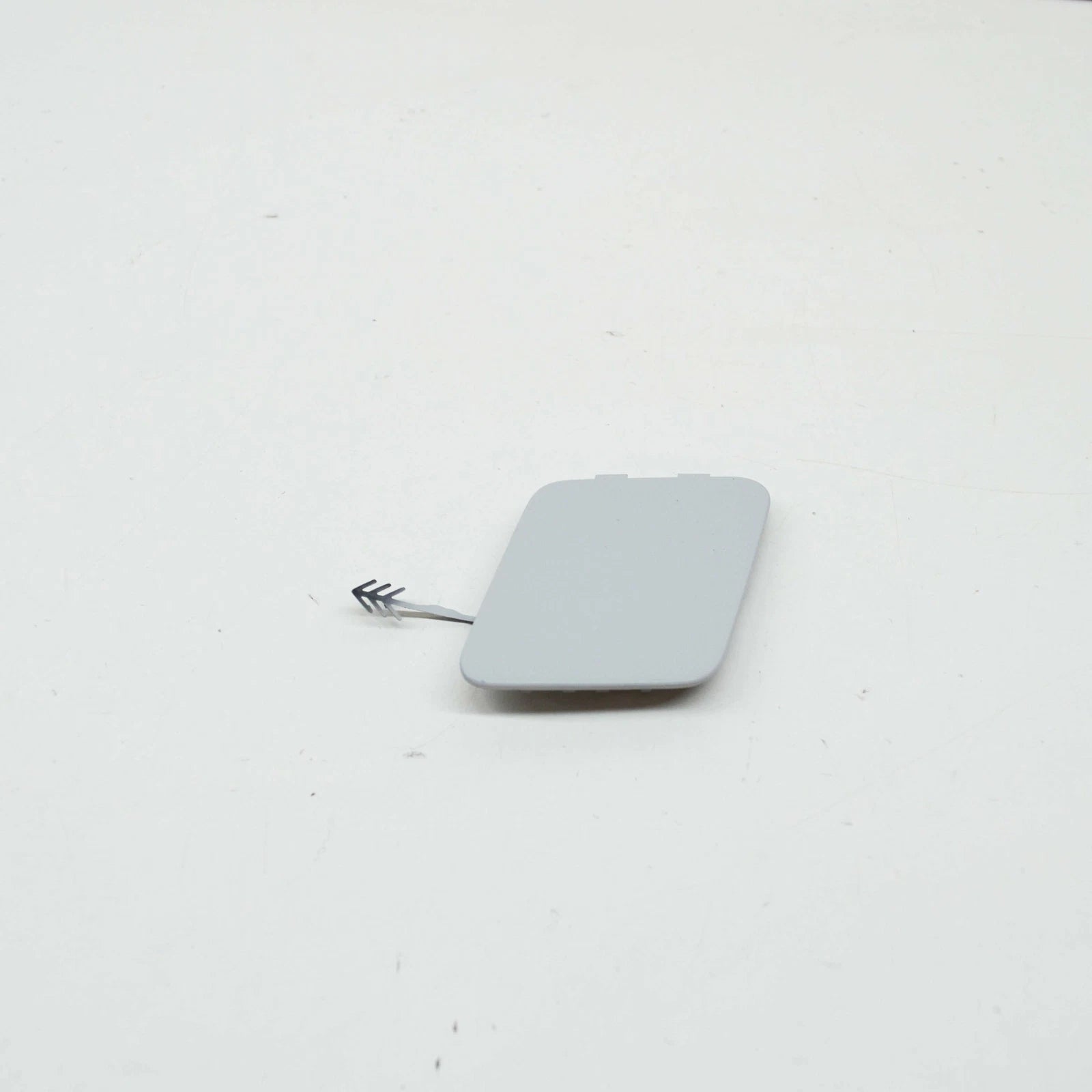 NEW AUDI Q3 8U FRONT BUMPER RIGHT TOWING EYE COVER 8U0807241AGRU