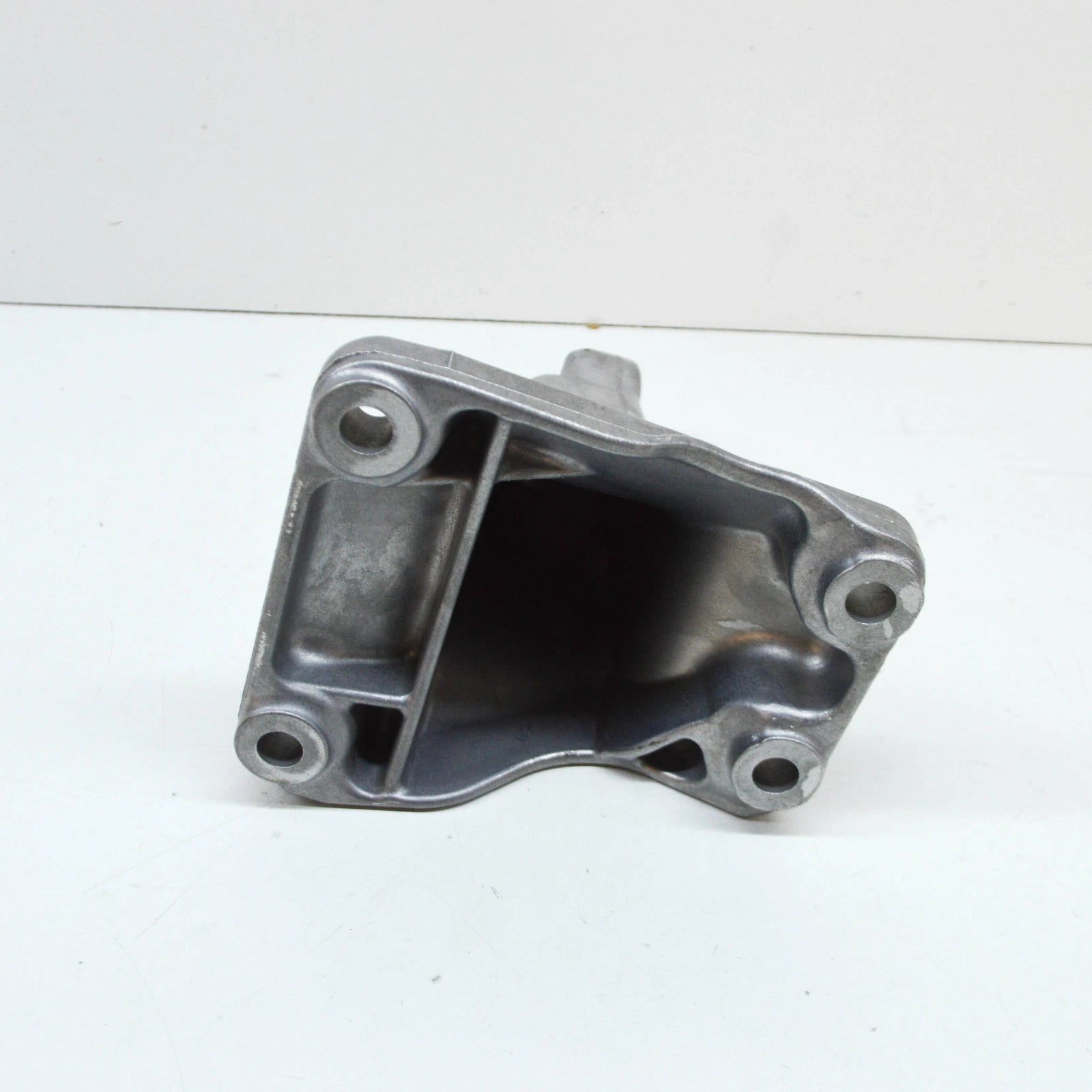 NEW BMW 1 F21 ENGINE RIGHT SIDE BRACKET 22116855822 ORIGINAL