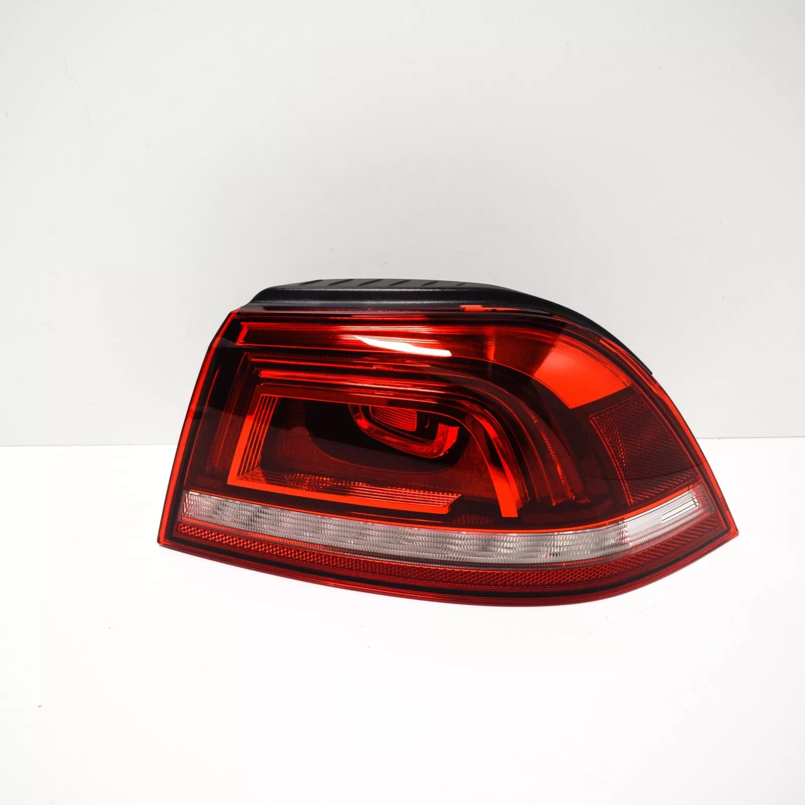 NEW VOLKSWAGEN EOS REAR RIGHT OUTER LED TAIL LIGHT LAMP 1Q0945096AA ORIGINAL