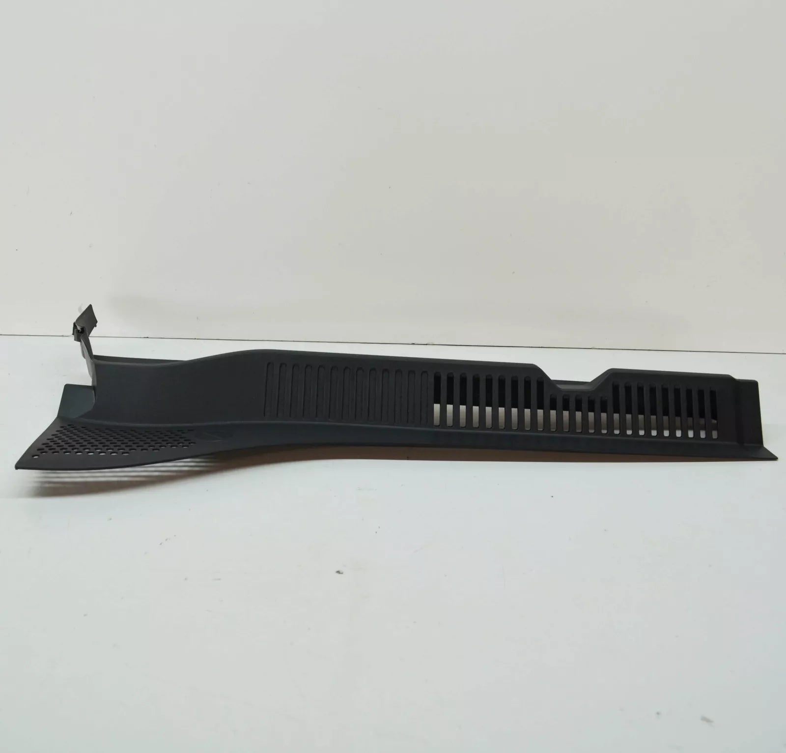 NEW VOLKSWAGEN E-UP FRONT WINDSHIELD RIGHT COVER LHD 1S1819404E9B9 ORIGINAL