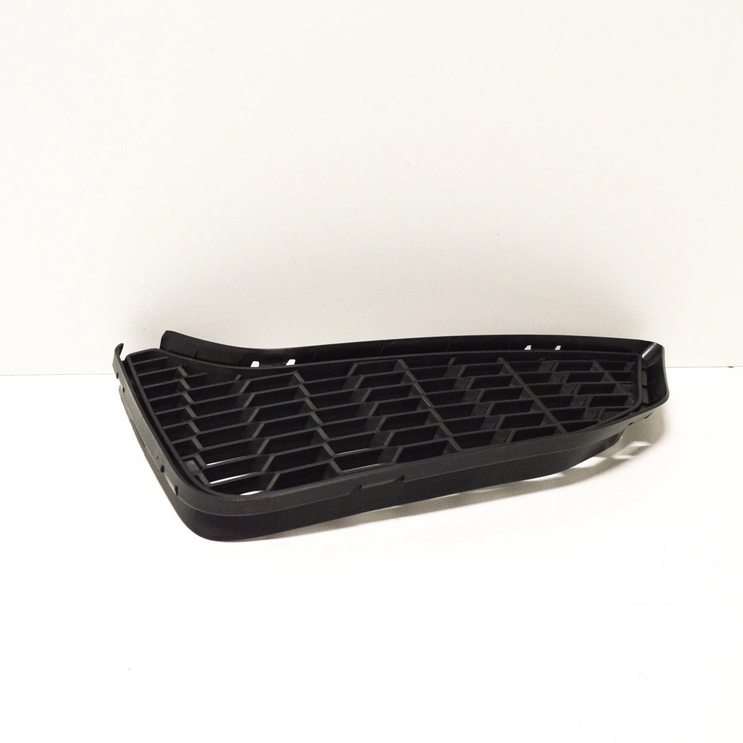 NEW BMW M4 F82 FRONT BUMPER LOWER RIGHT GRILLE 51118054302 8054302 2016 ORIGINAL