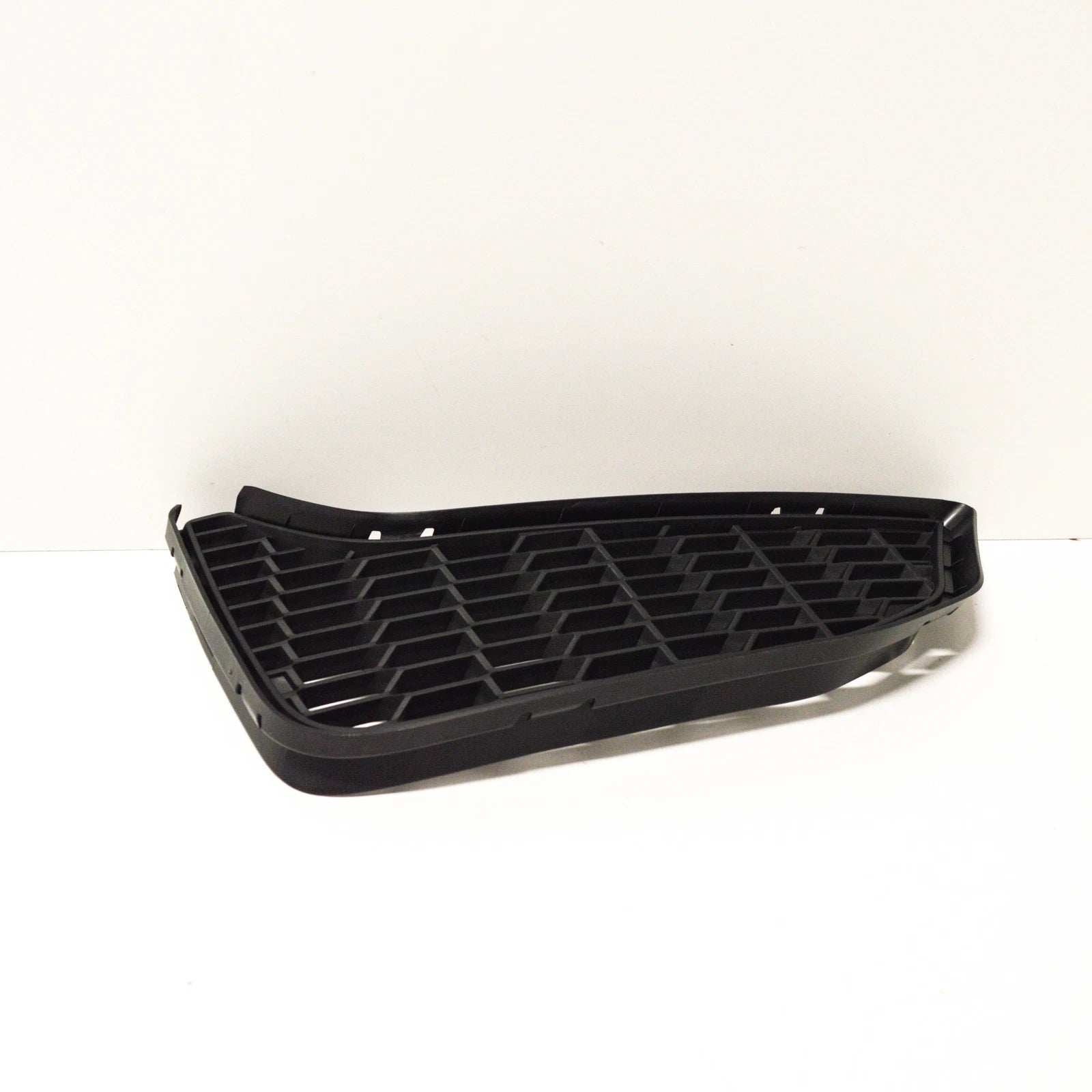 NEW BMW M4 F82 FRONT BUMPER LOWER RIGHT GRILLE 51118054302 8054302 2016 ORIGINAL
