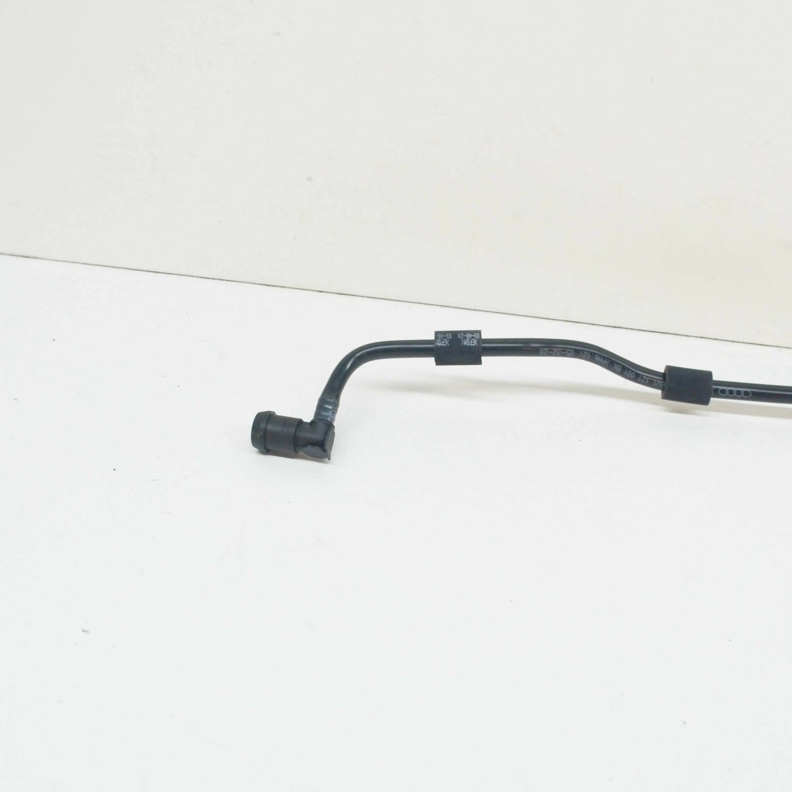 NEW AUDI A5 8W6 COOLING SYSTEM BREATHER LINE 8W1121081BK