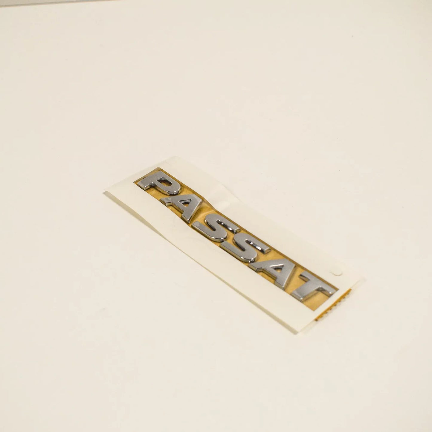 NEW VOLKSWAGEN PASSAT B8 REAR TAILGATE BOOT LID EMBLEM 561853687B2ZZ ORIGINAL