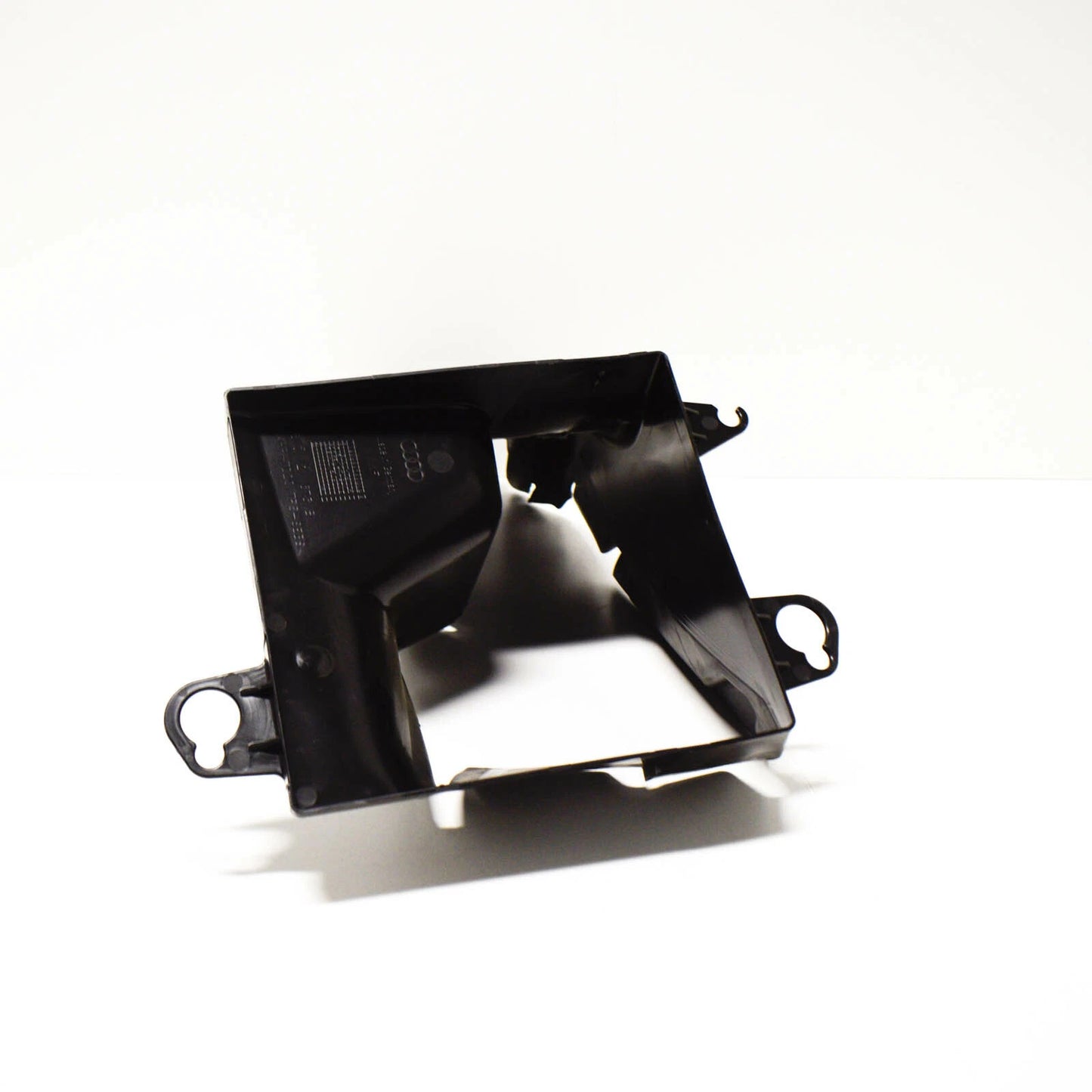 NEW AUDI A3 8V LEFT AIR DUCT GUIDE 8V0121673B ORIGINAL