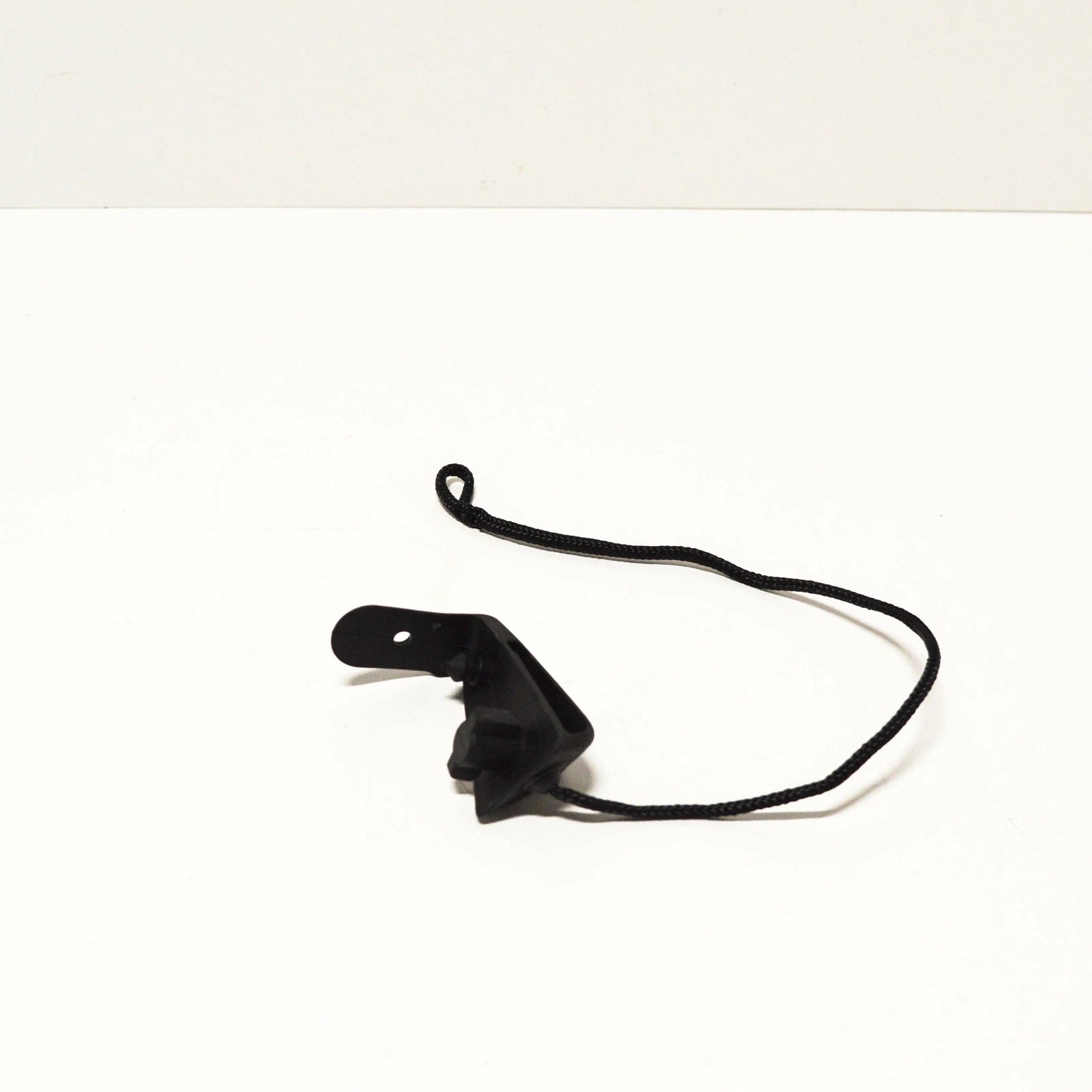 NEW AUDI A1 MK1 PARCEL SHELF RIGHT STRING 8X0867668