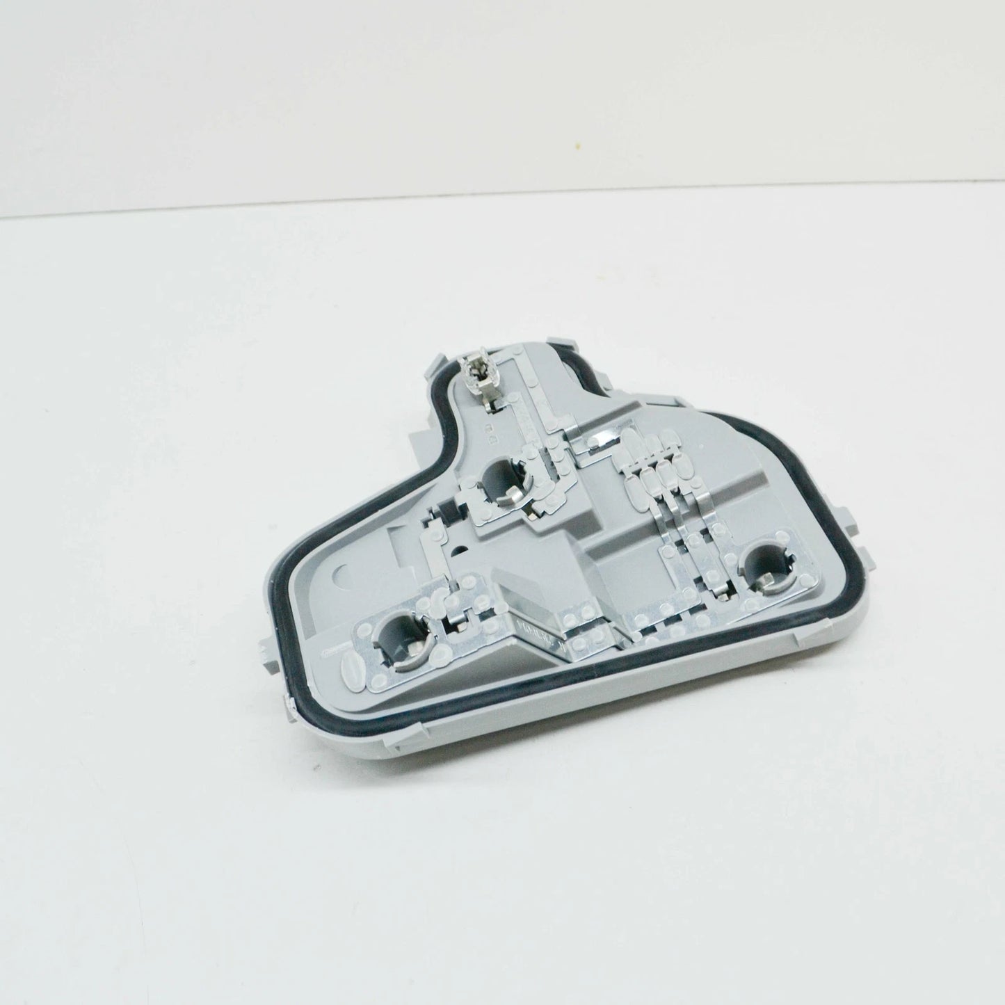 NEW AUDI A3 8P REAR RIGHT OUTER TAIL LIGHT BULB HOLDER LHD 8P3945258