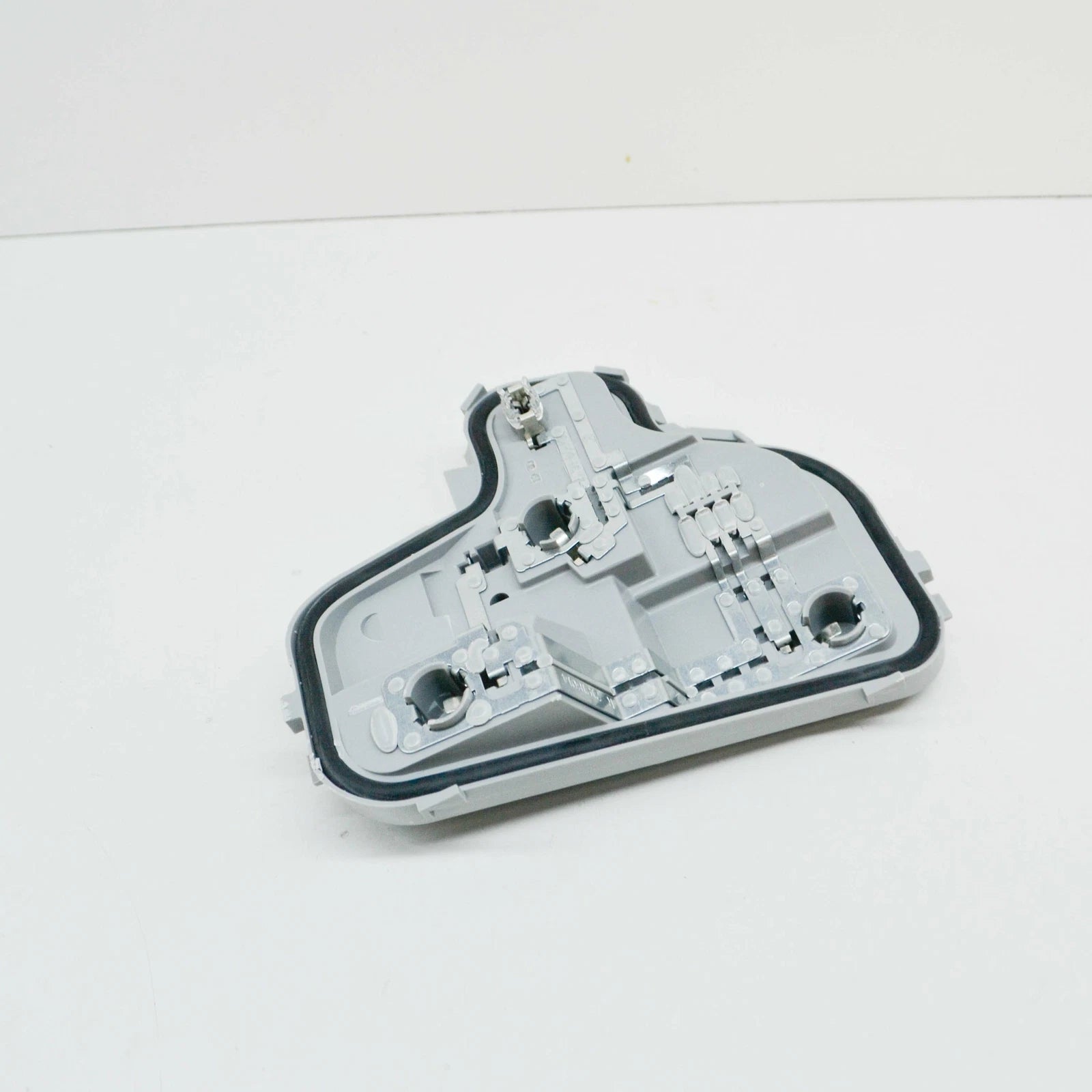 NEW AUDI A3 8P REAR RIGHT OUTER TAIL LIGHT BULB HOLDER LHD 8P3945258