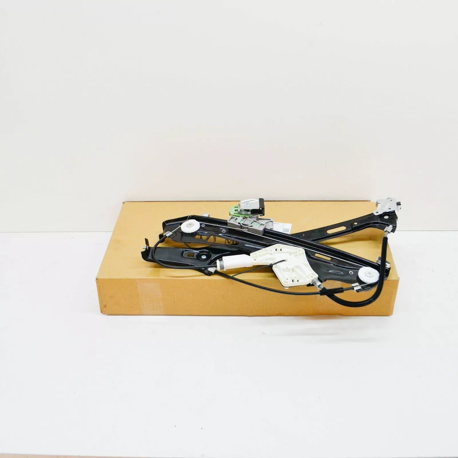 NEW MERCEDES-BENZ CLS C219 DOOR WINDOW REGULATOR FRONT LEFT A2197200946 ORIGINAL