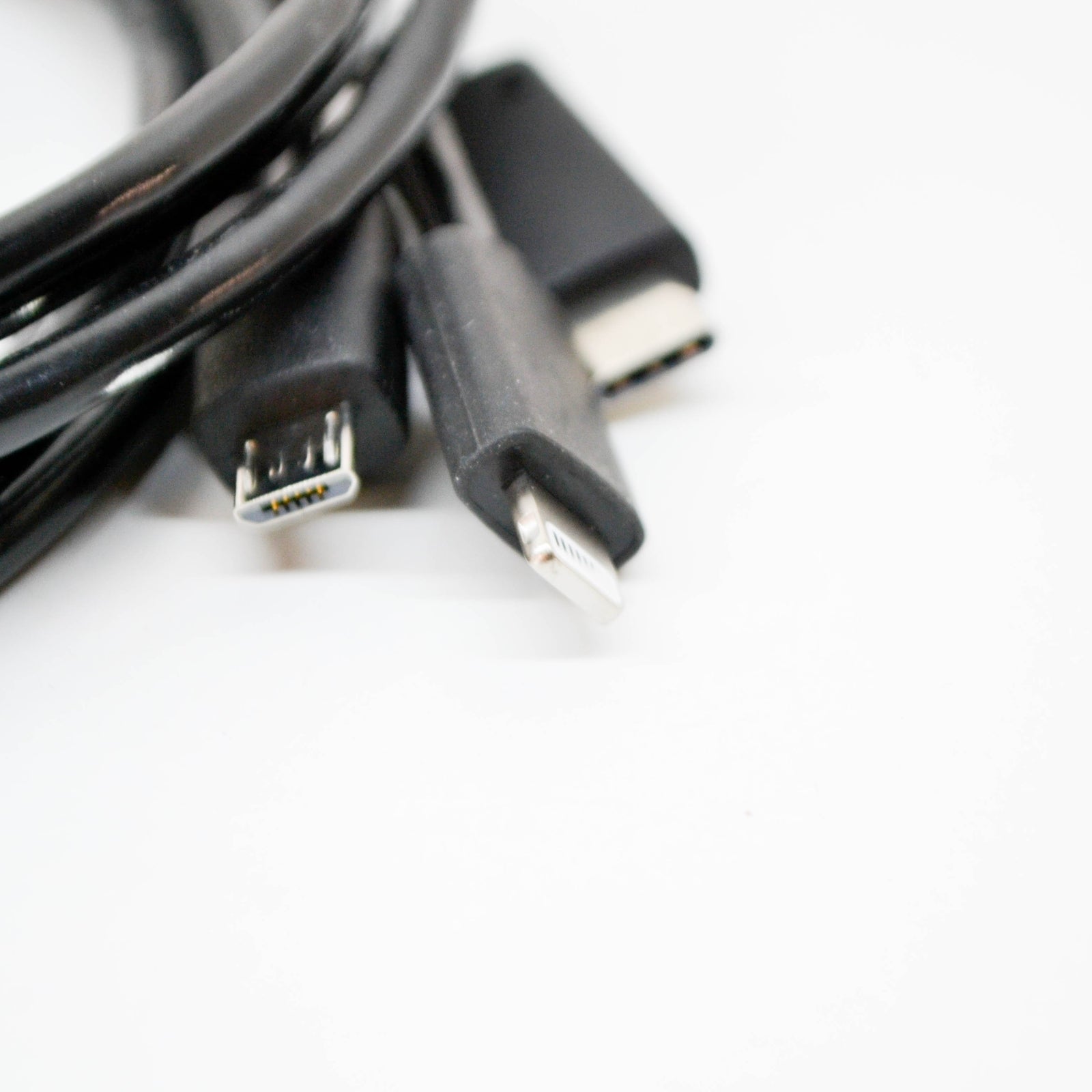 NEW MB CLA C117 IPOD/USB/AUX INTERFACE ELECTRIC LINE KIT A2138202104 ORIGINAL