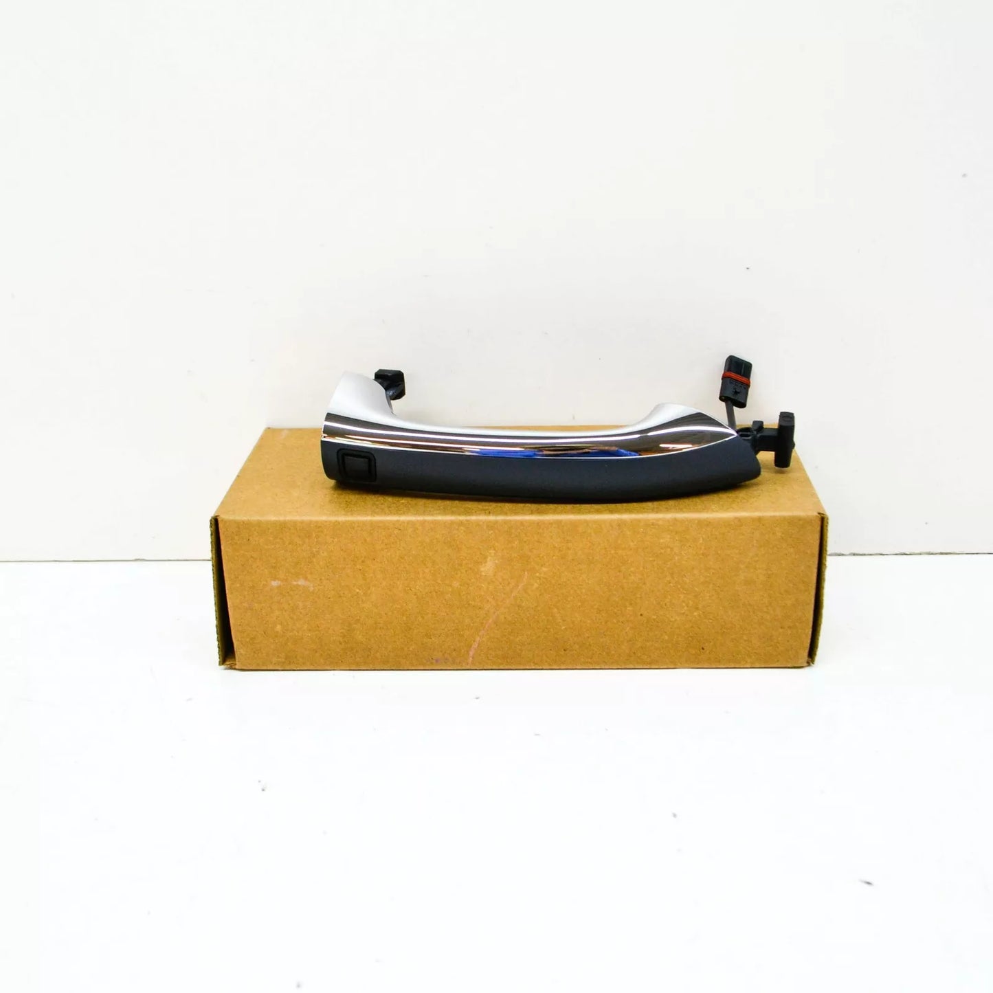 NEW MB M W164 FRONT RIGHT DOOR EXTERIOR HANDLE A1647600470649999 ORIGINAL